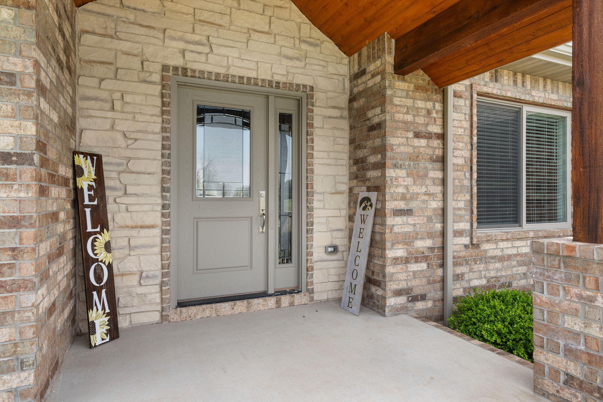 1758 West Big Meadows Lane Property Photo 4