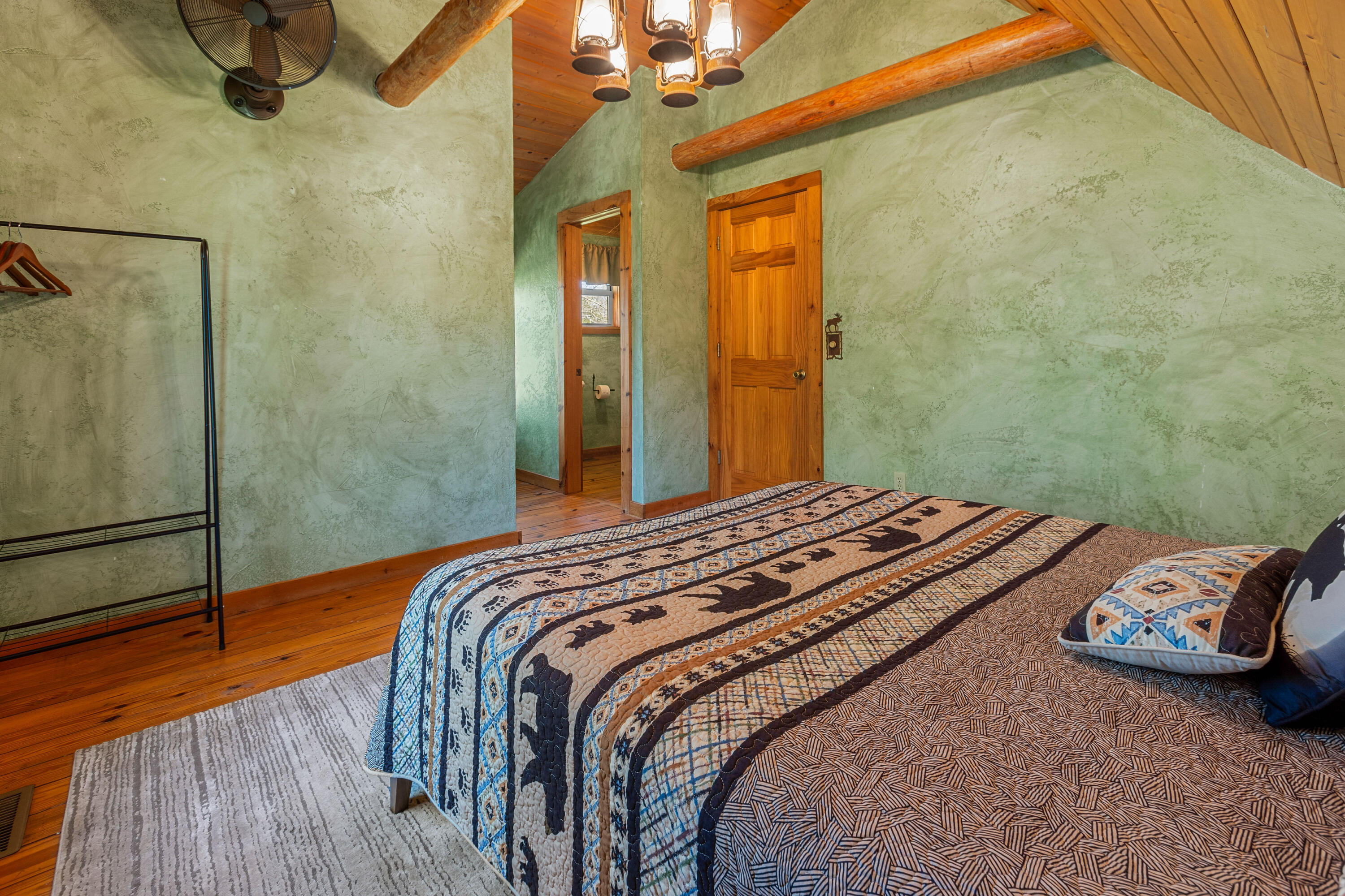 18114 Farm Road 2259 Property Photo 8