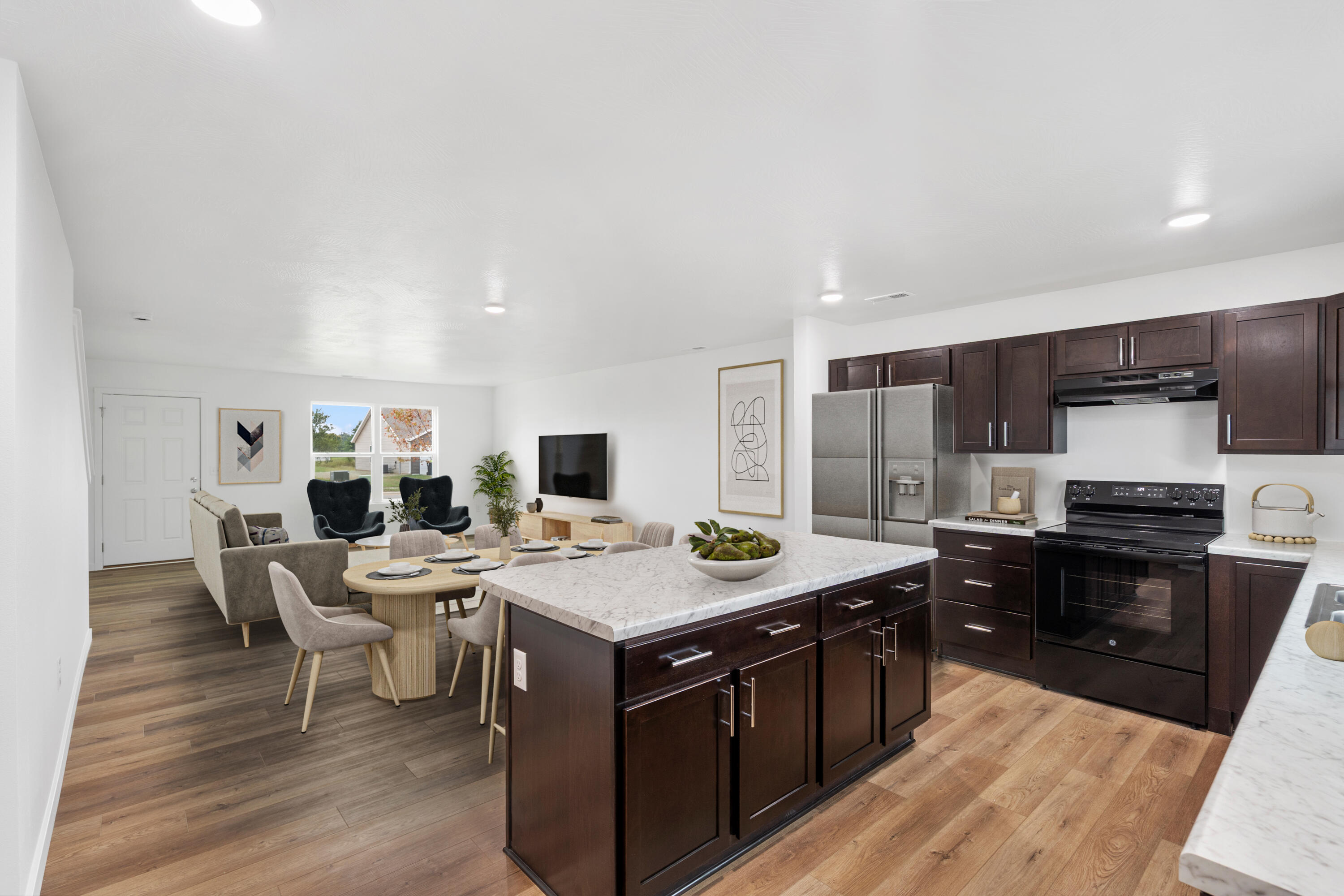 477 Lennox Street Property Photo 3