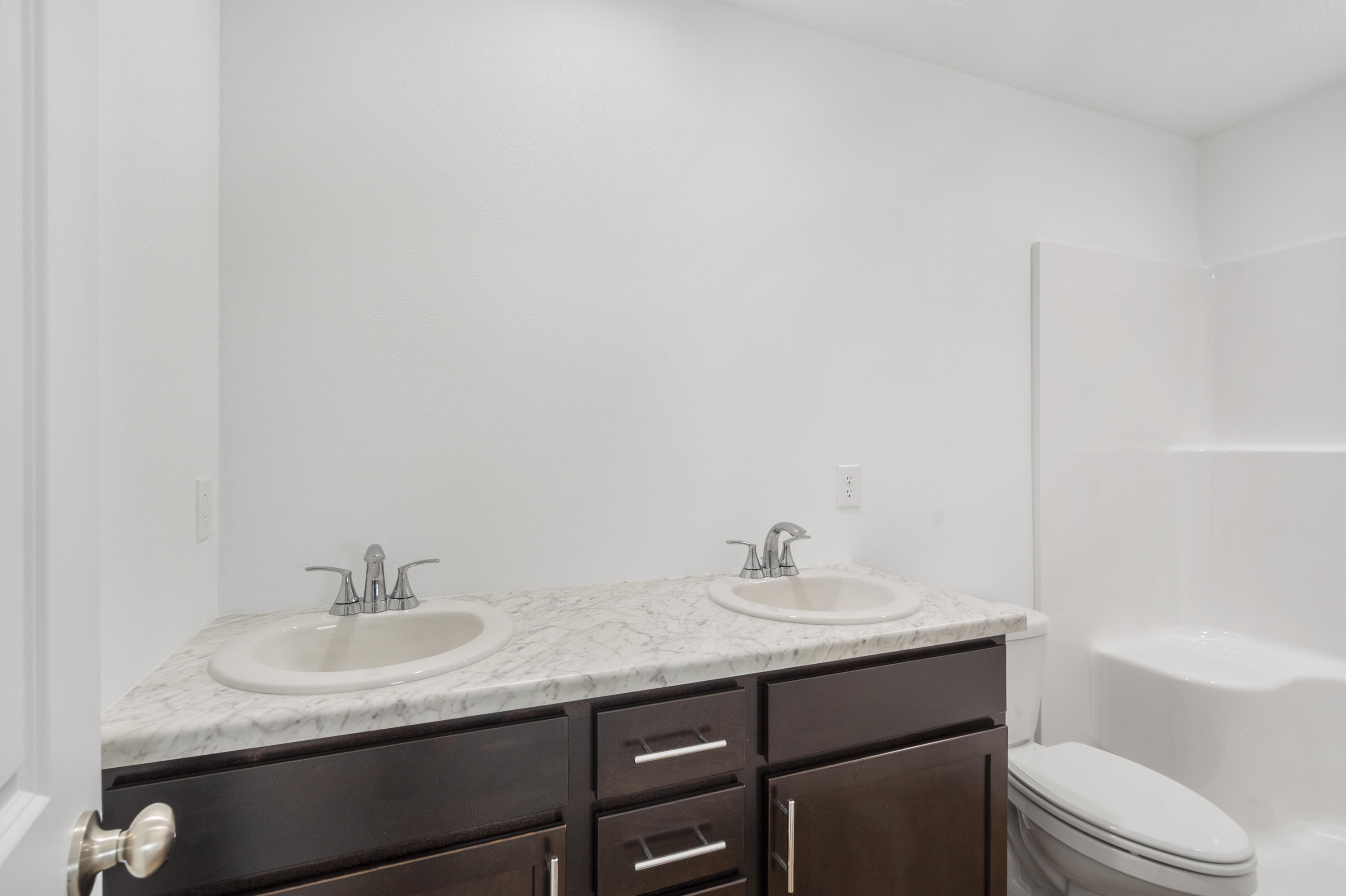 477 Lennox Street Property Photo 8