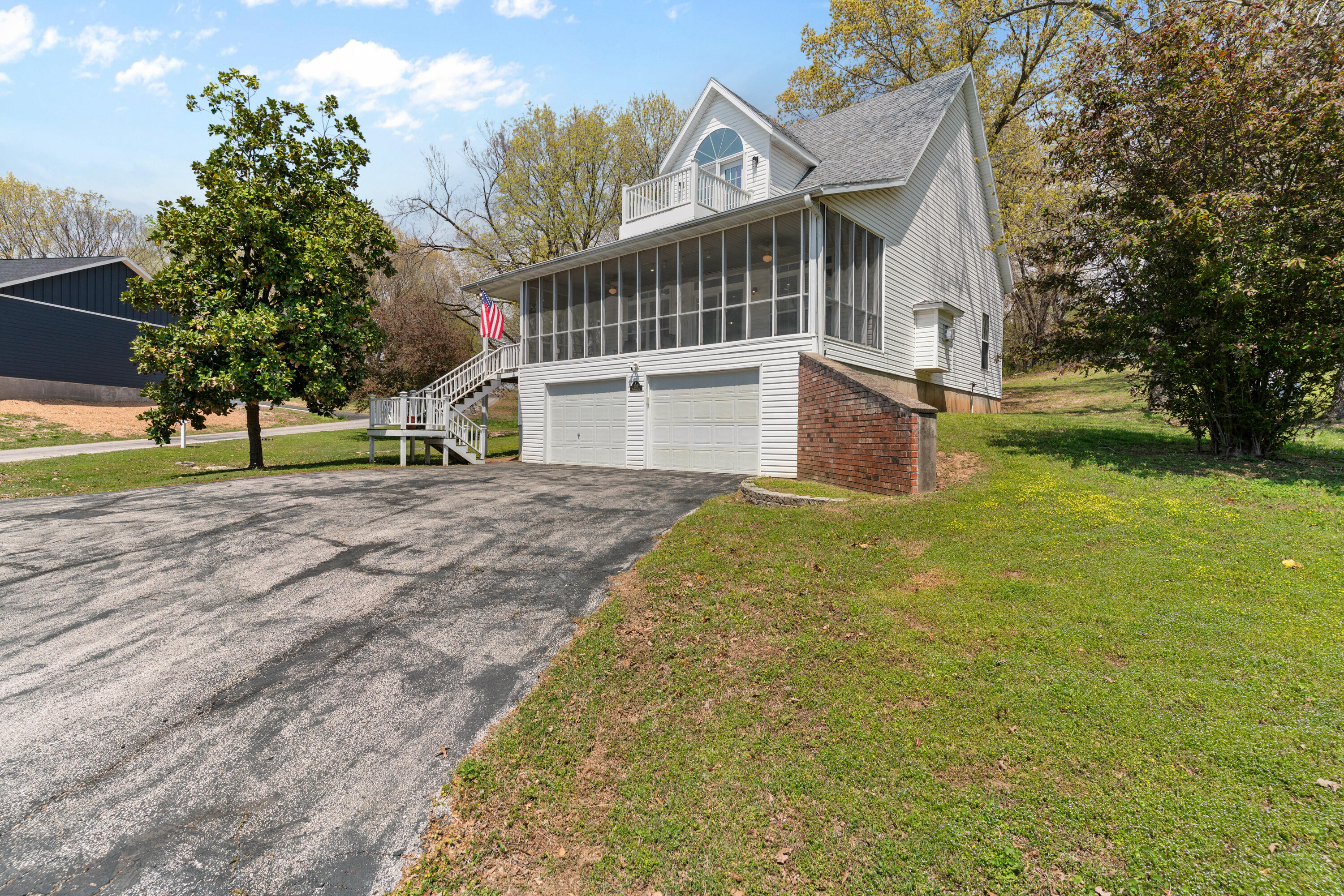 558 Brookings Road Property Photo 2