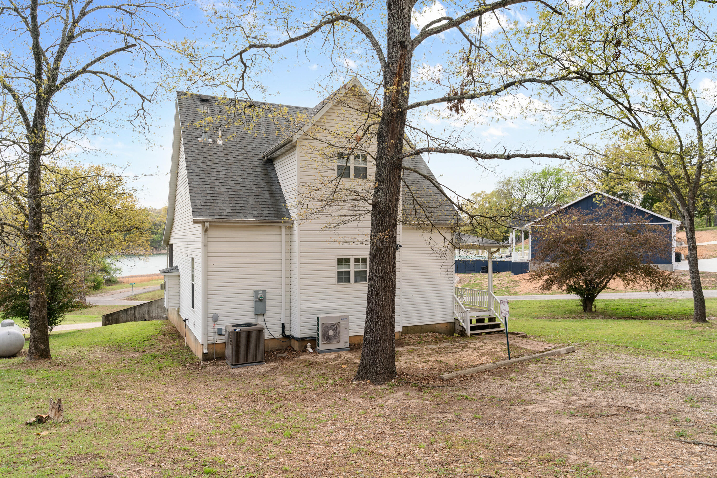 558 Brookings Road Property Photo 4