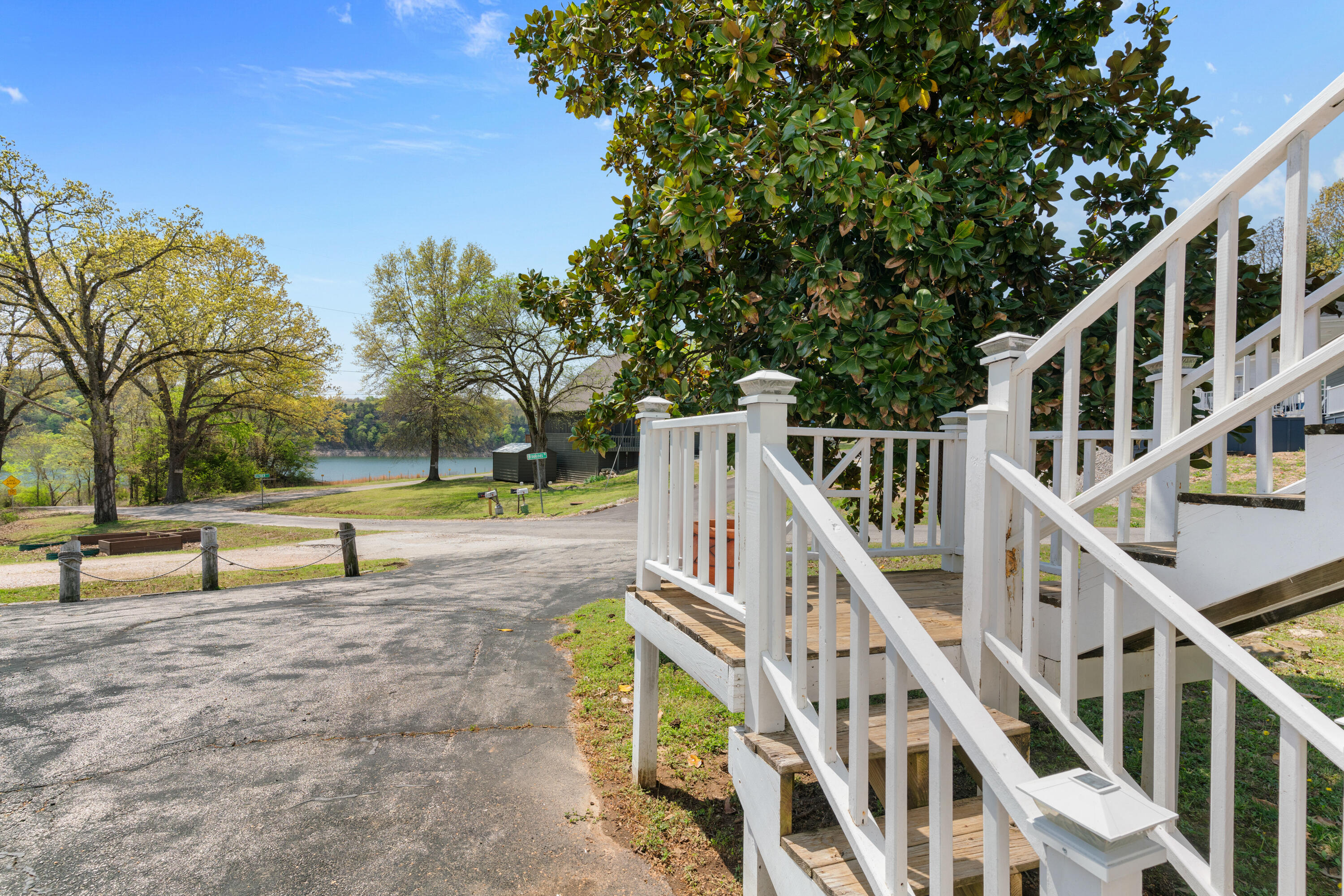 558 Brookings Road Property Photo 5