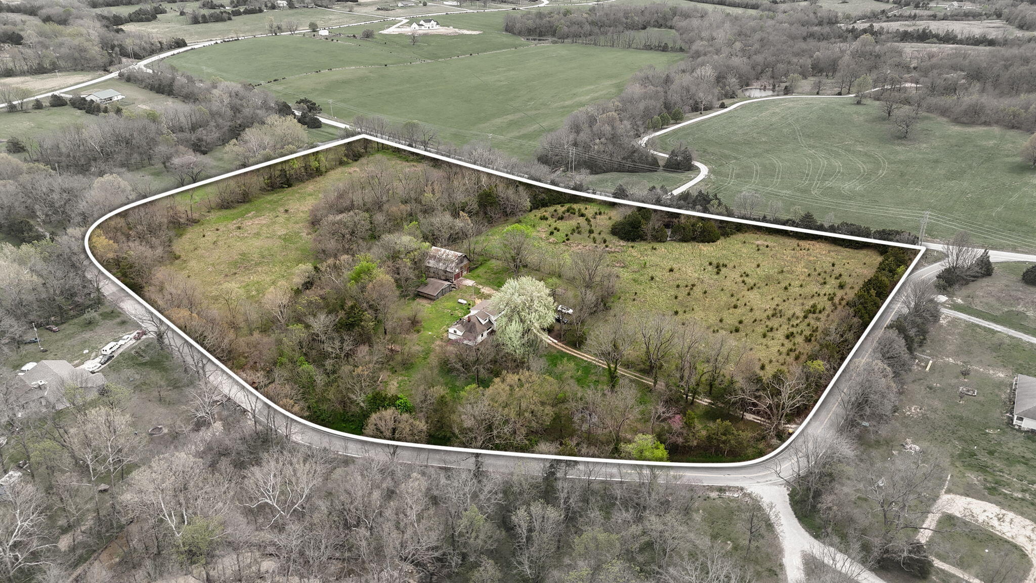 7052 East Farm Road 50 Property Photo 1