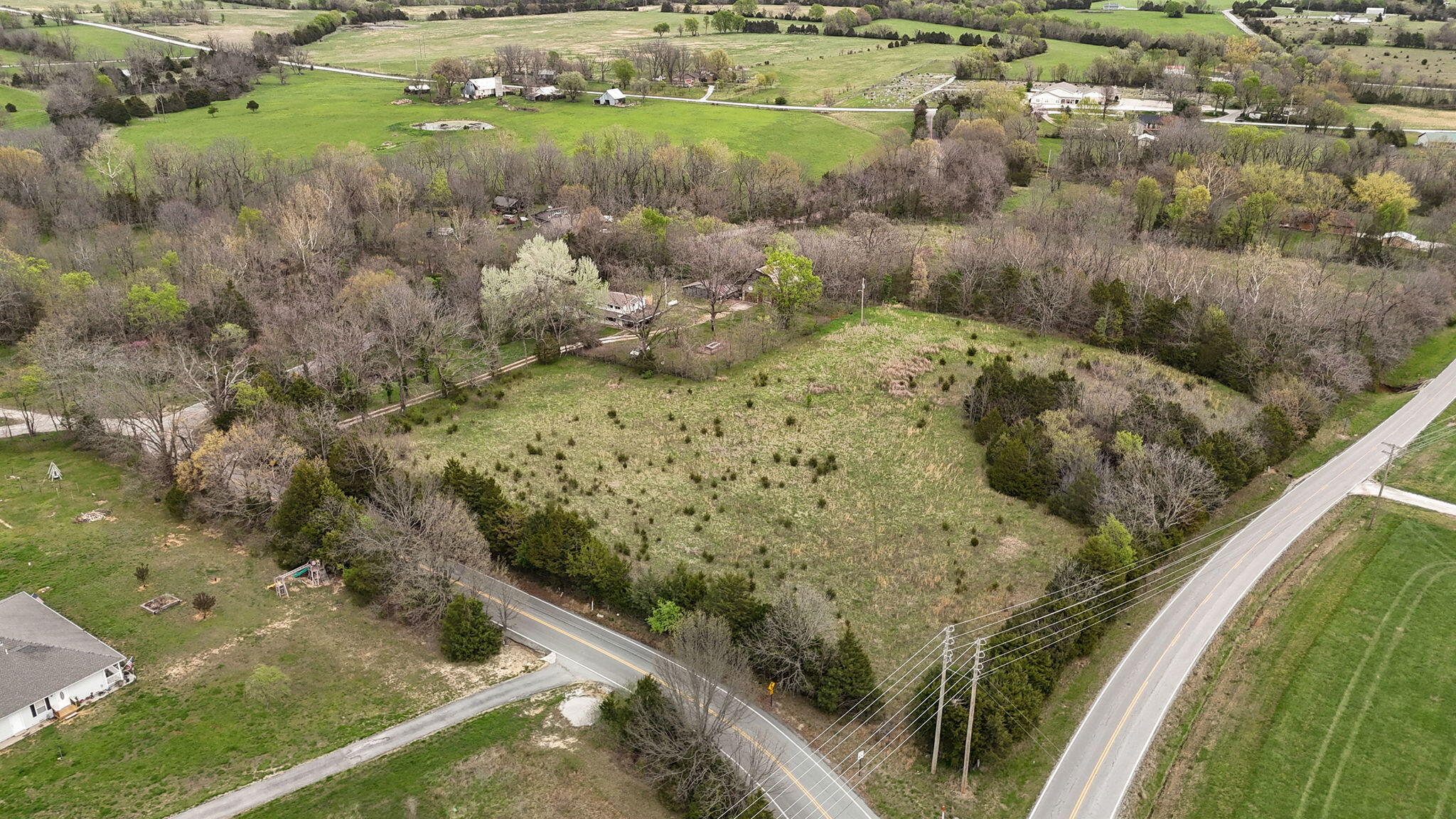 7052 East Farm Road 50 Property Photo 4