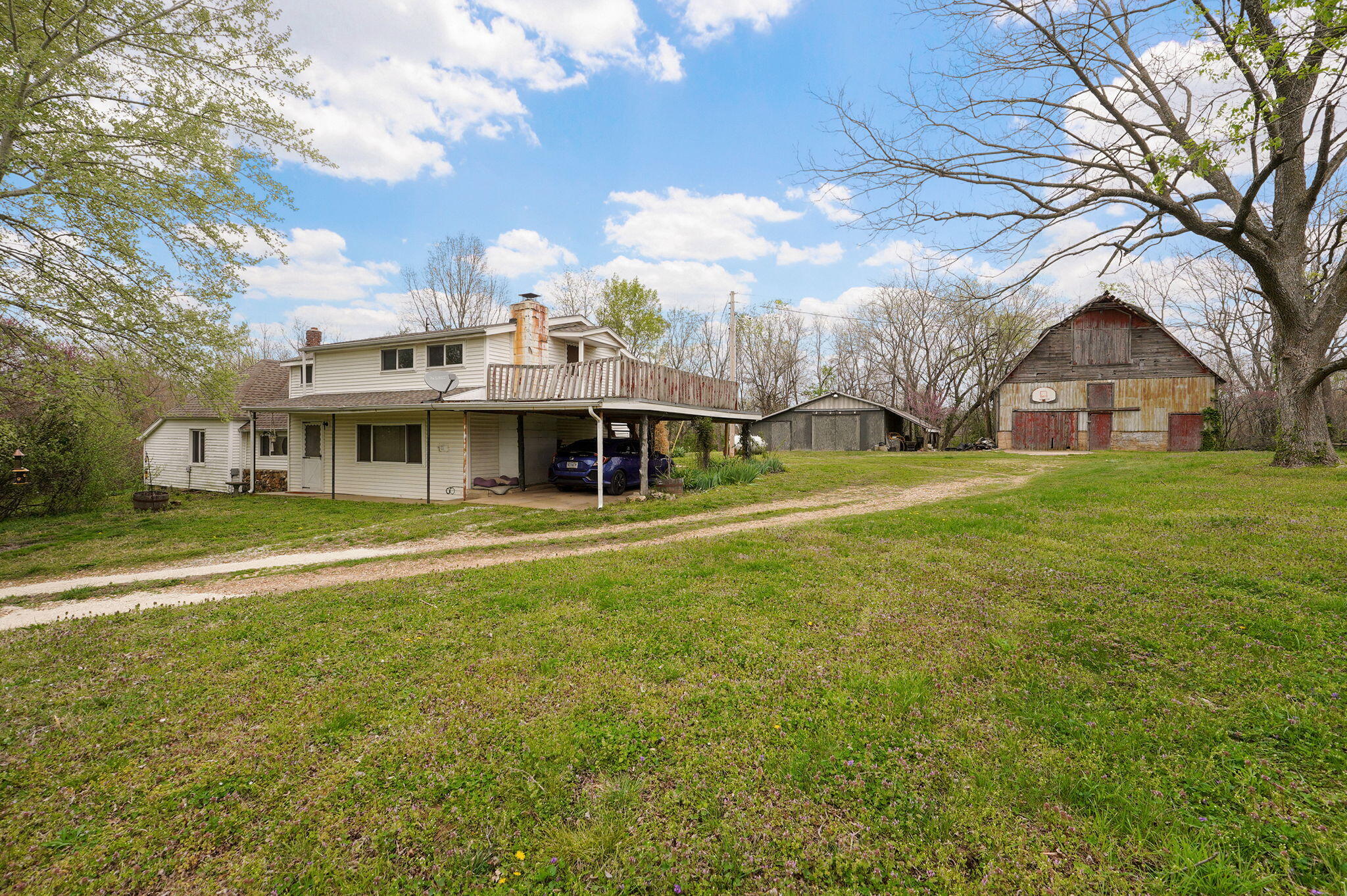 7052 East Farm Road 50 Property Photo 5