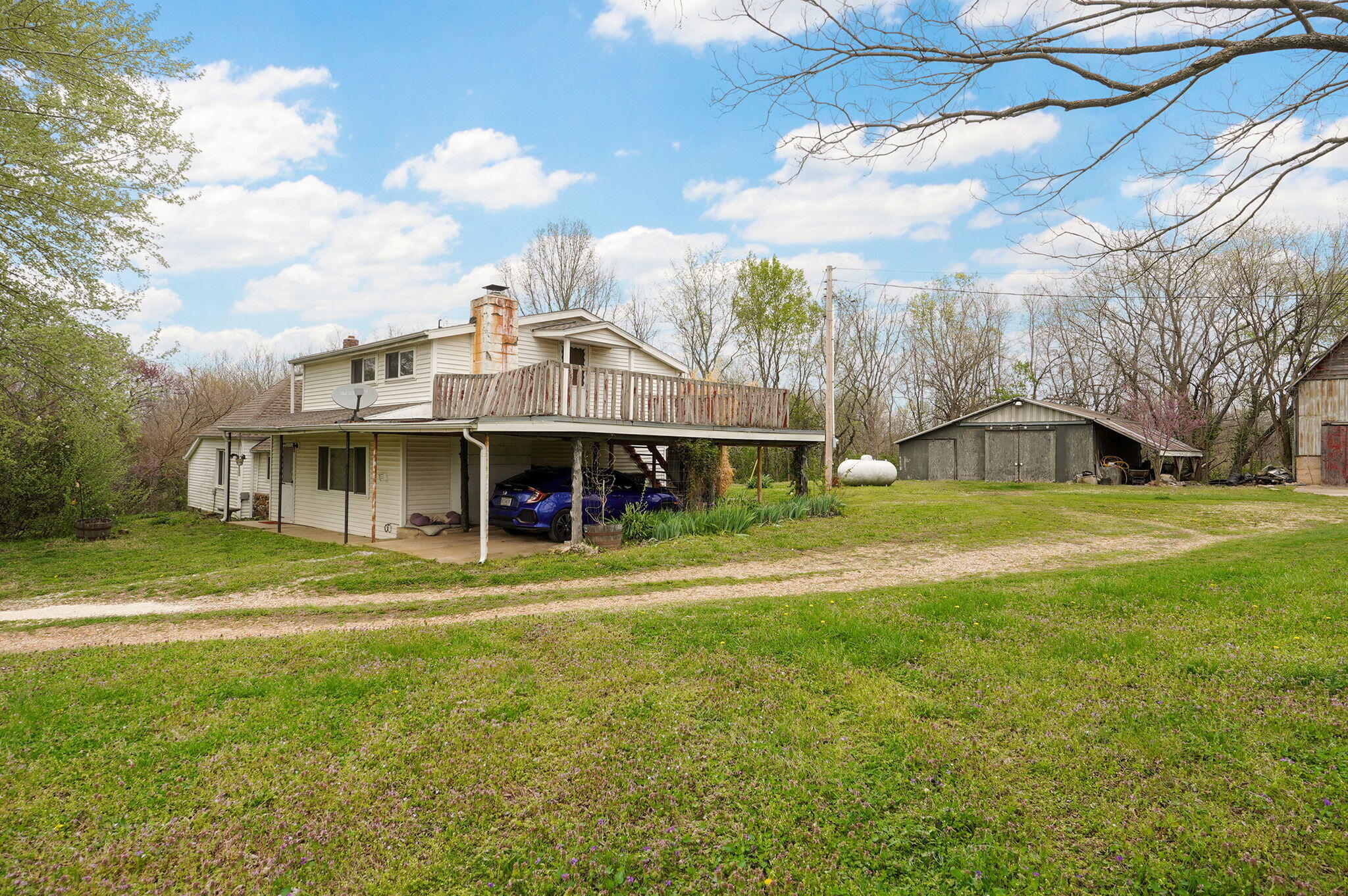 7052 East Farm Road 50 Property Photo 6