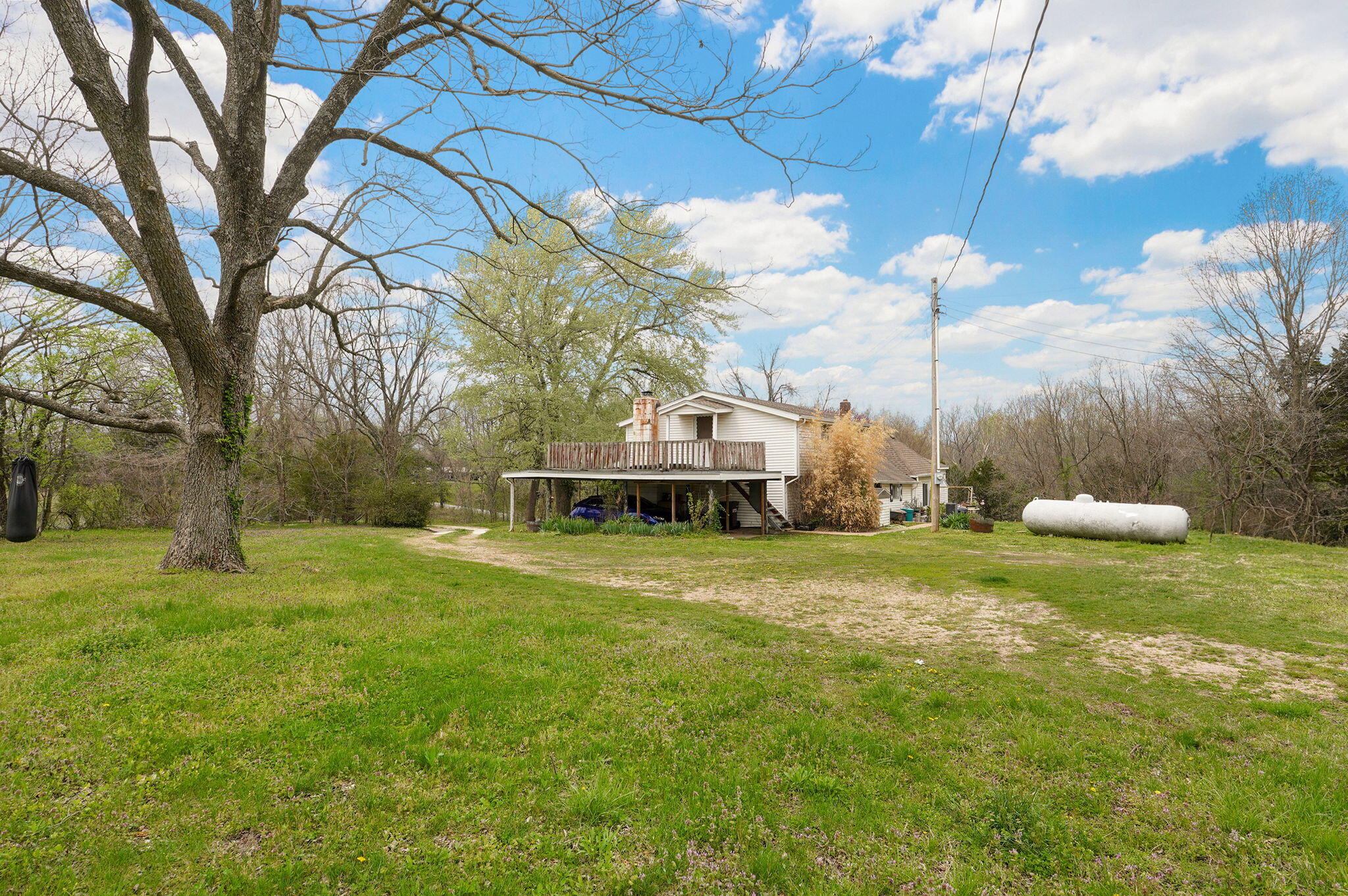 7052 East Farm Road 50 Property Photo 9