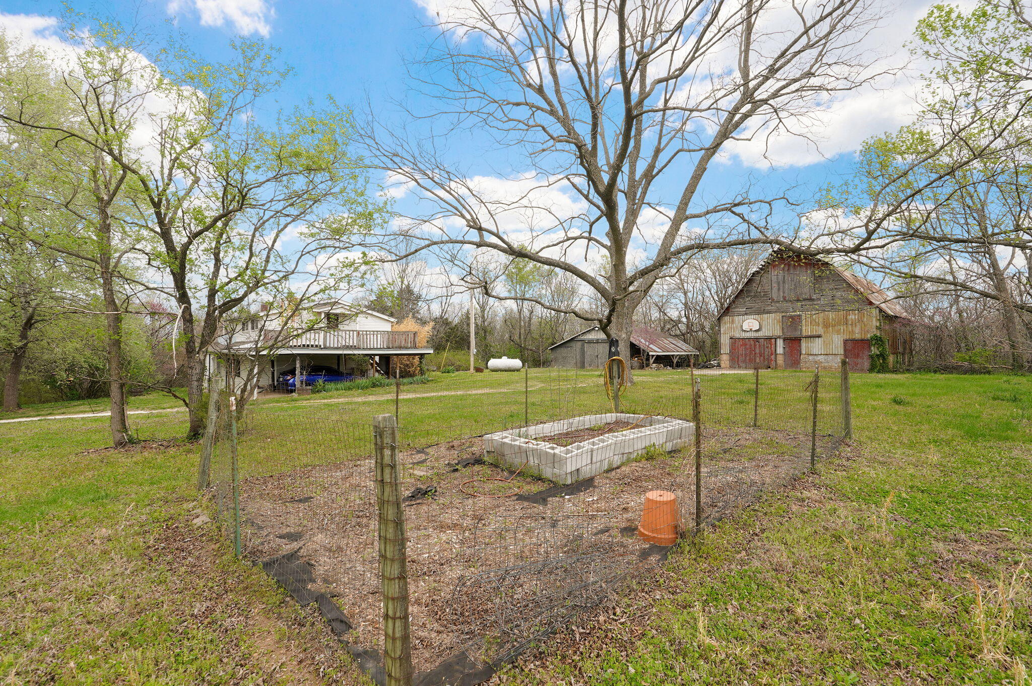 7052 East Farm Road 50 Property Photo 37