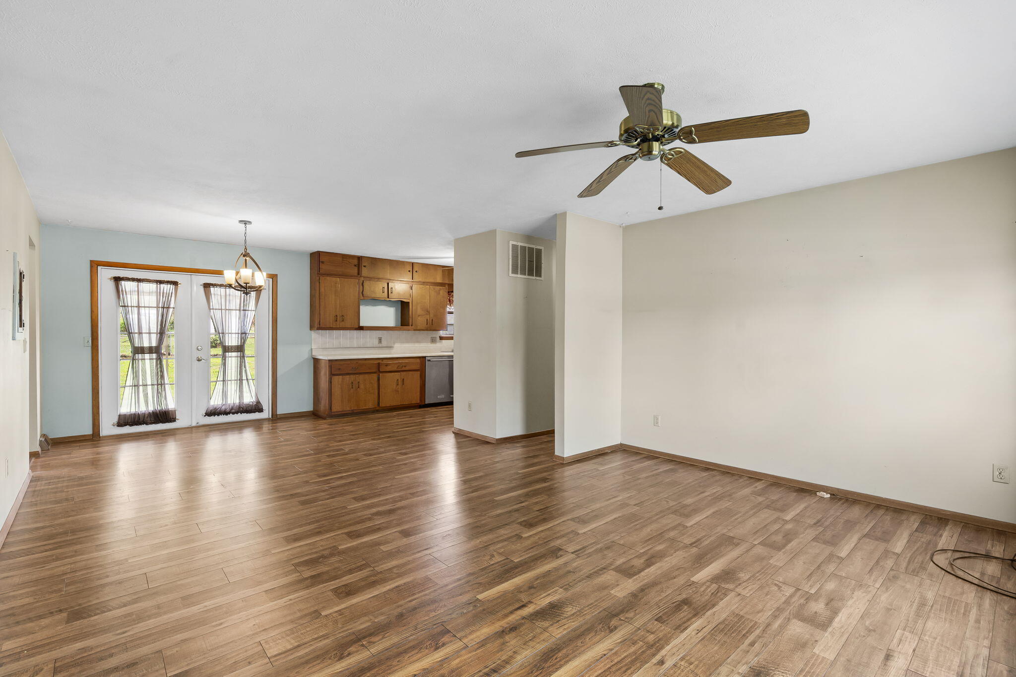 3144 North Pierce Avenue Property Photo 4