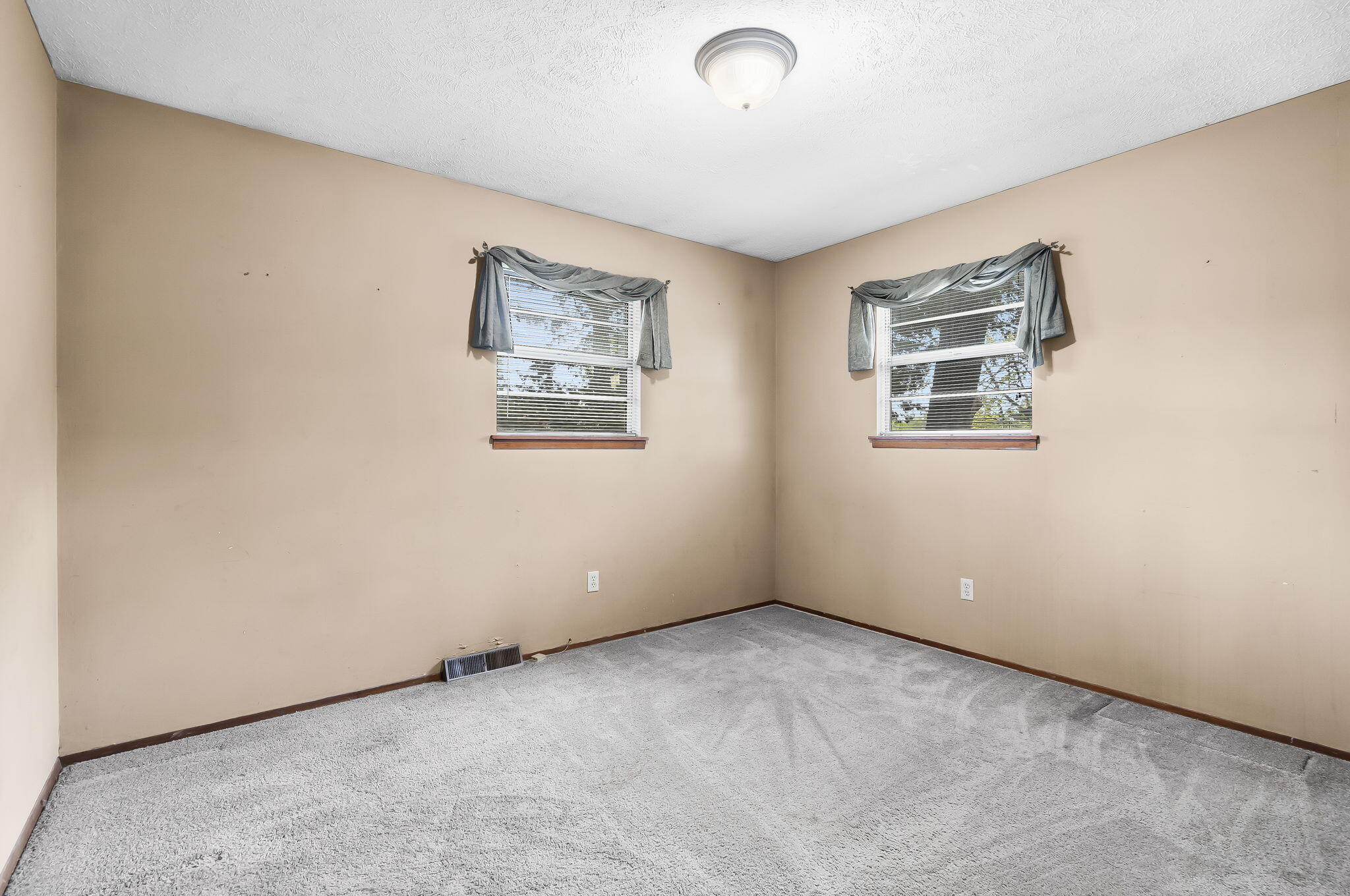 3144 North Pierce Avenue Property Photo 18