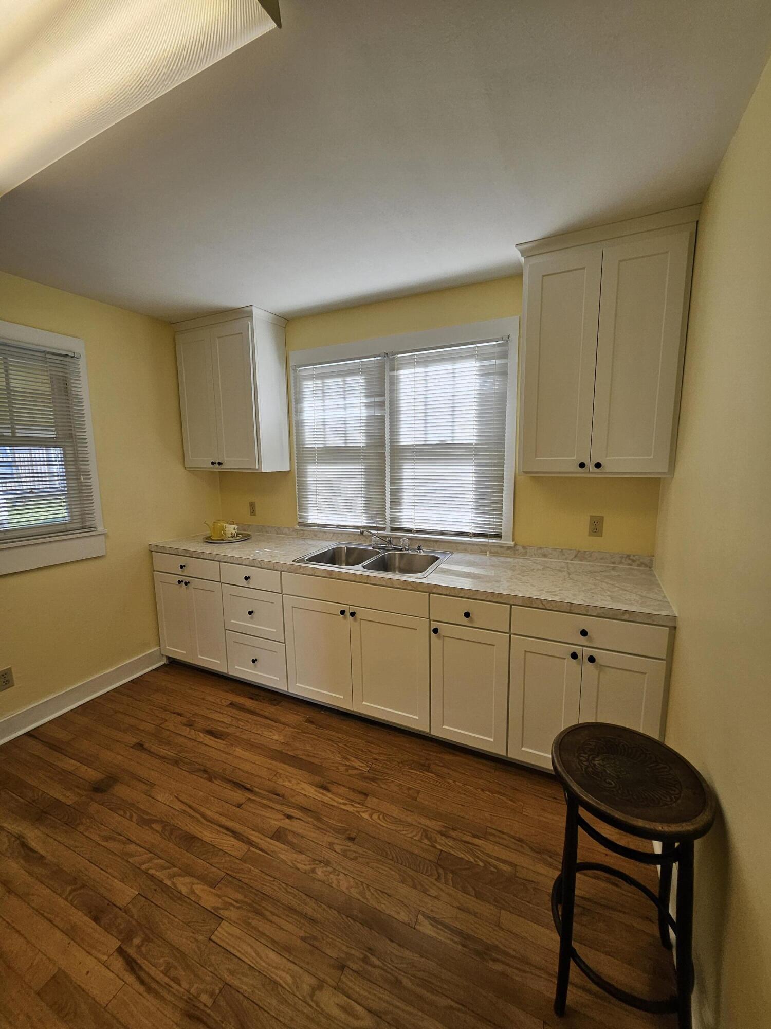 7 East Broadway Property Photo 11
