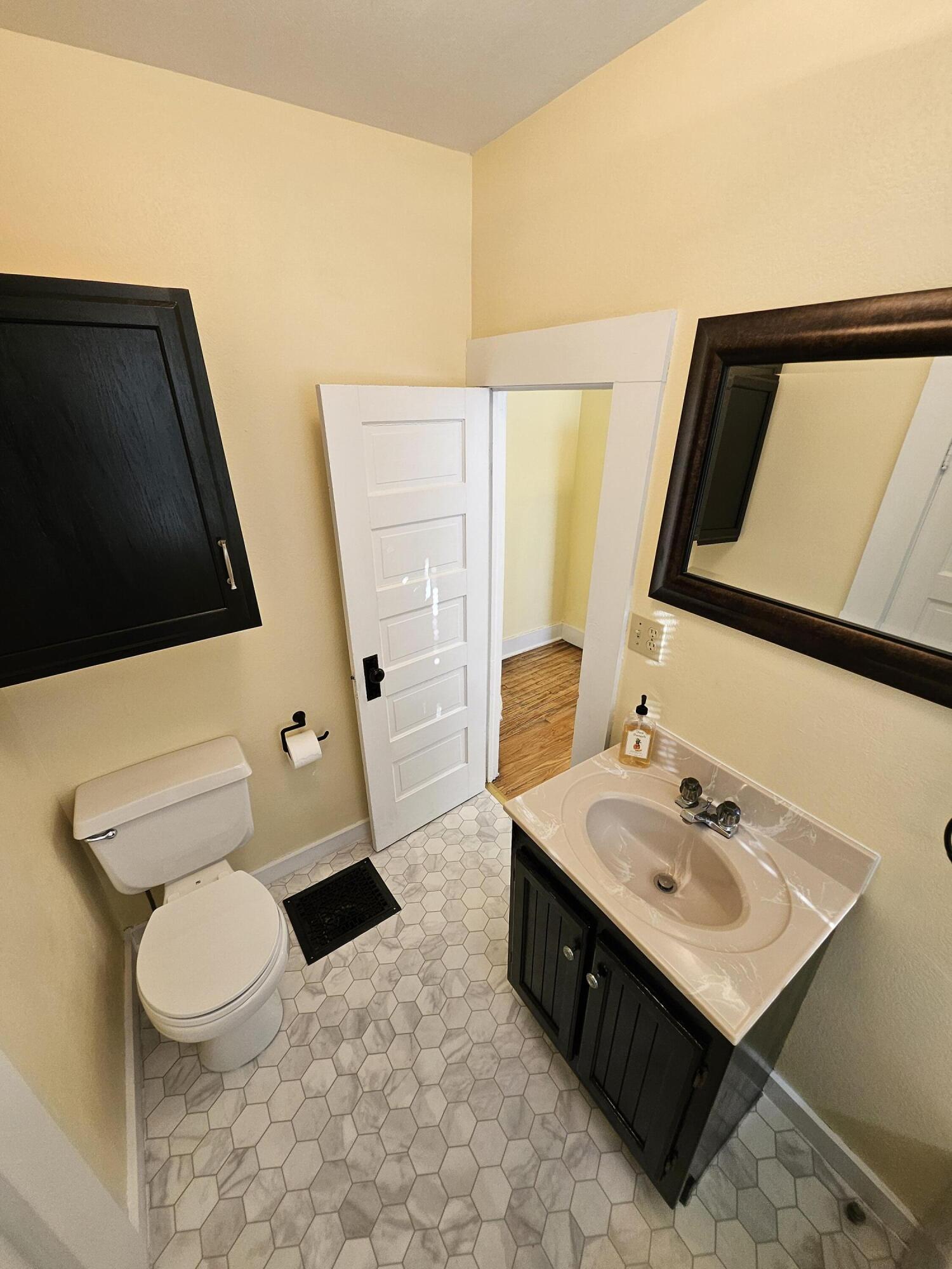 7 East Broadway Property Photo 16