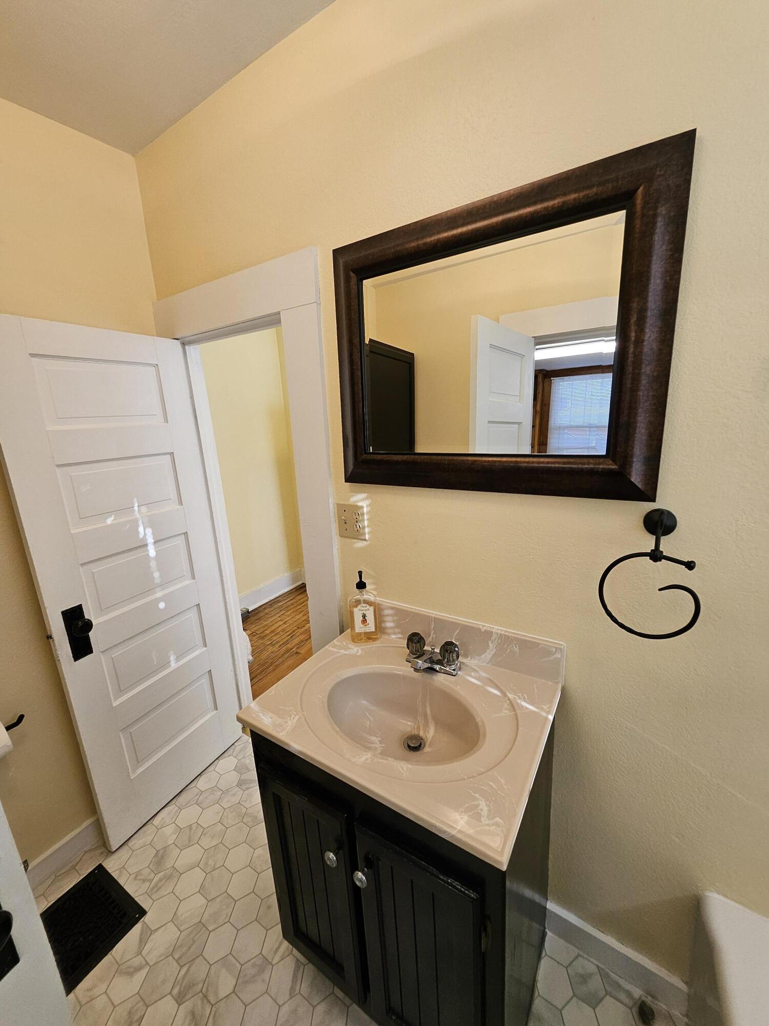 7 East Broadway Property Photo 17