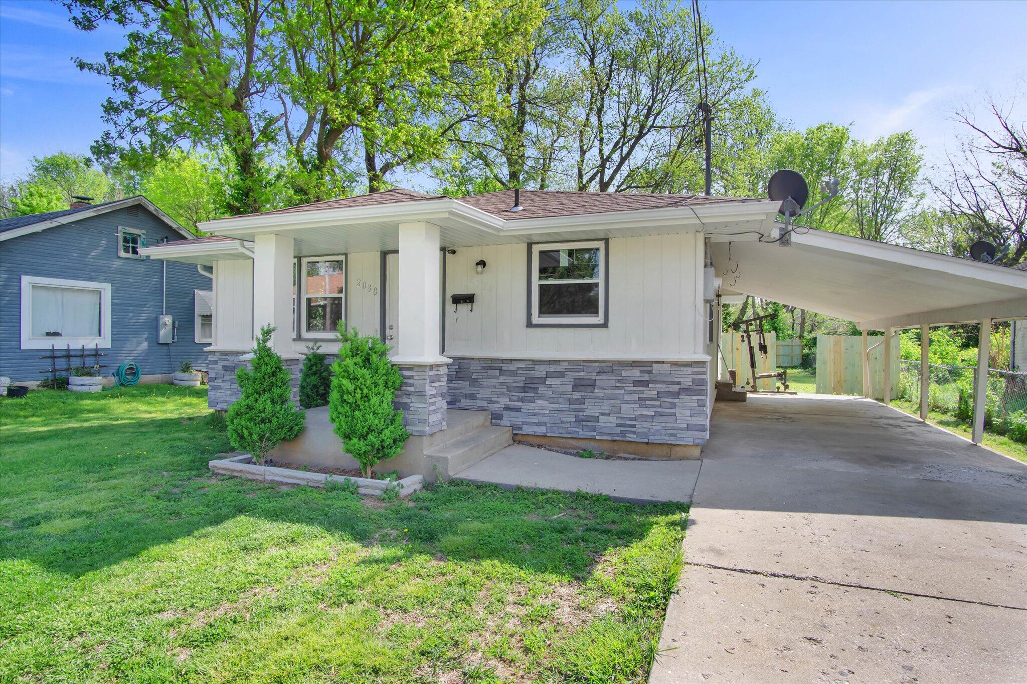 2038 North Park Avenue Property Photo 3