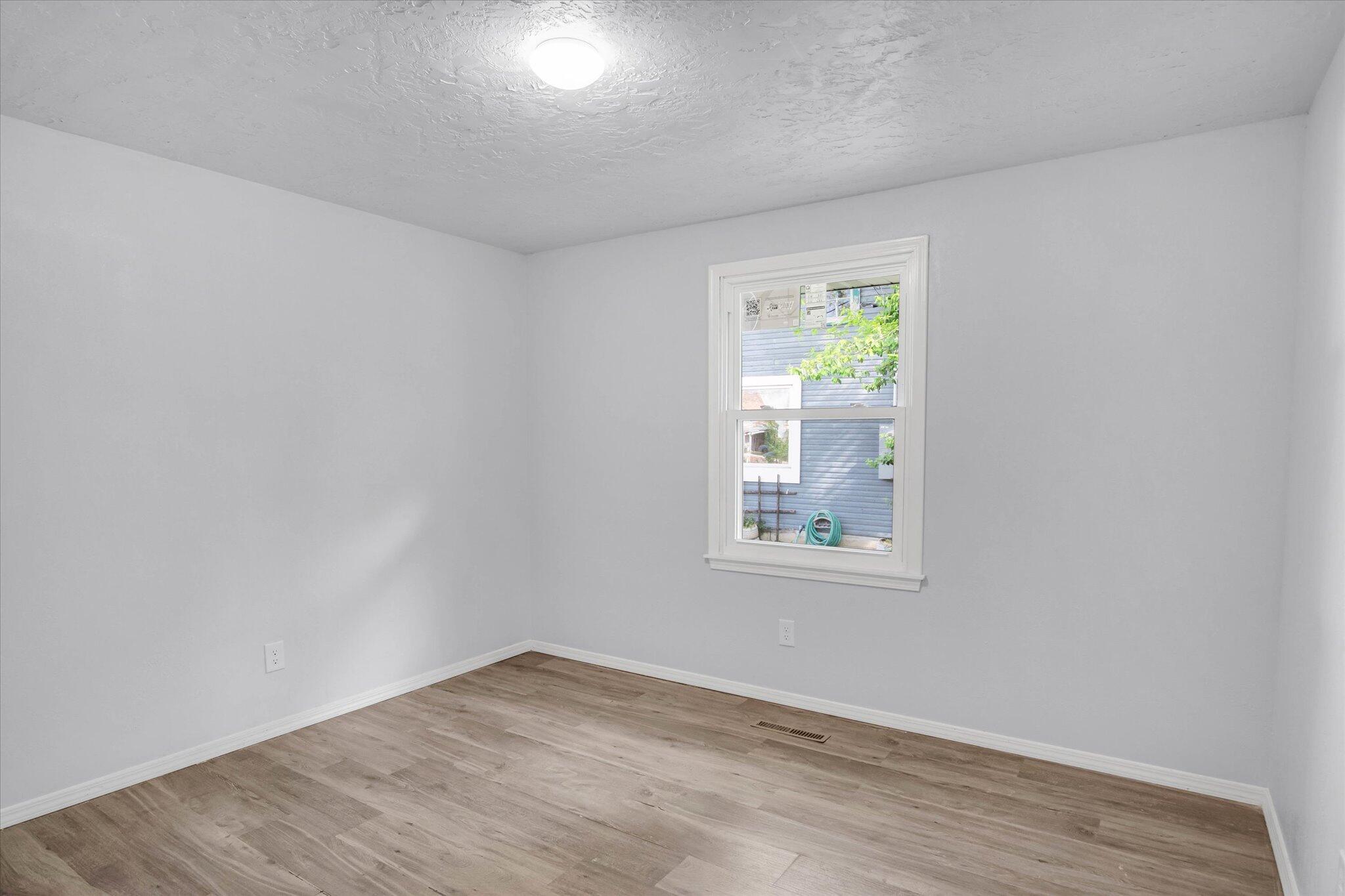 2038 North Park Avenue Property Photo 9