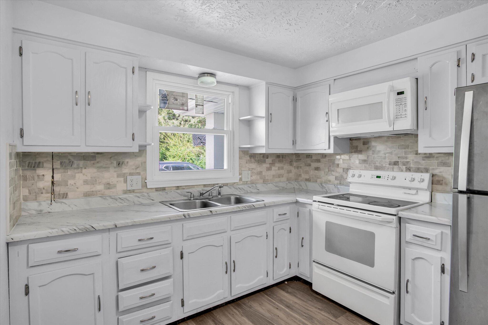 2038 North Park Avenue Property Photo 16