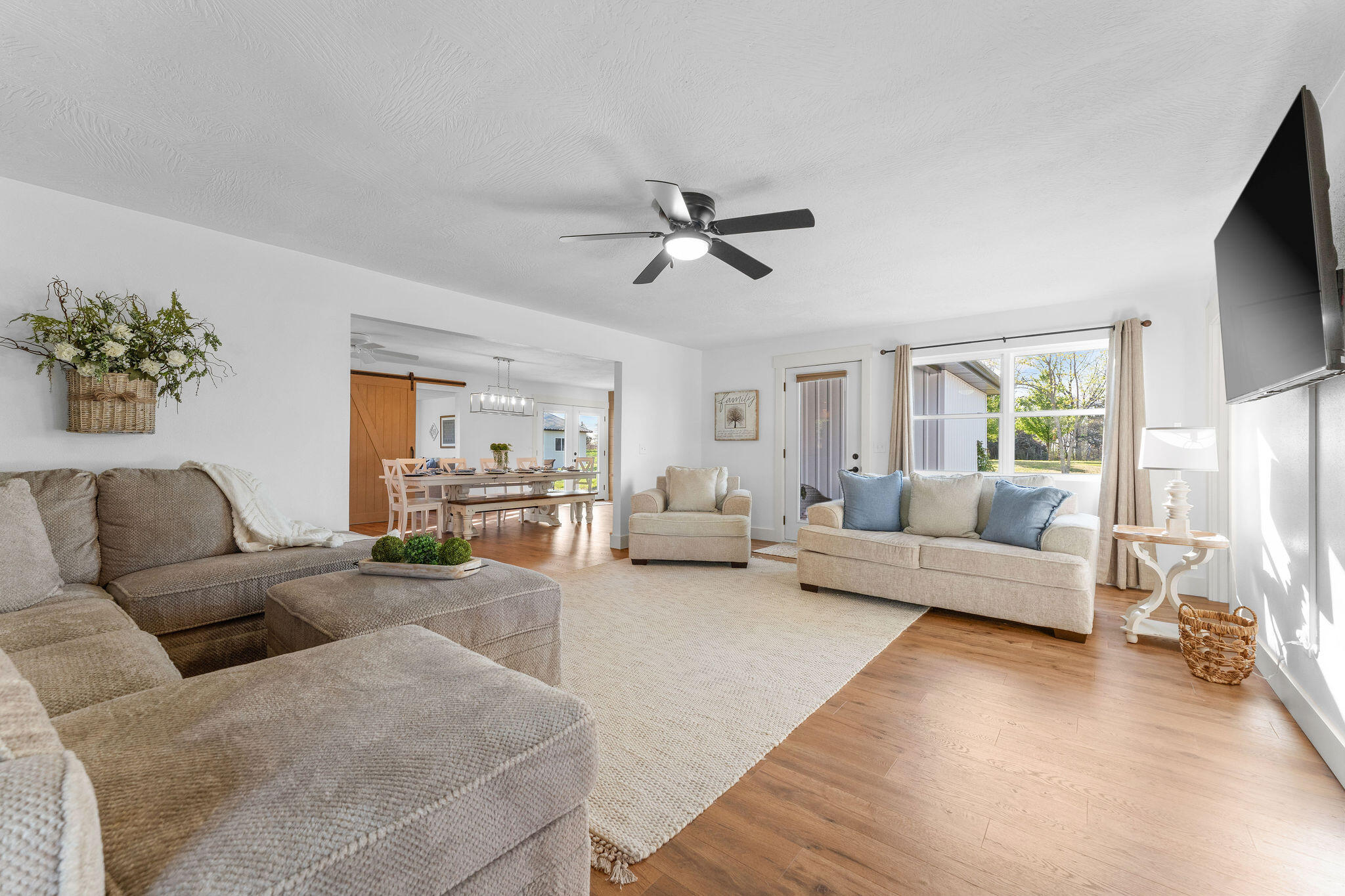 6246 Burlington Loop Property Photo 5