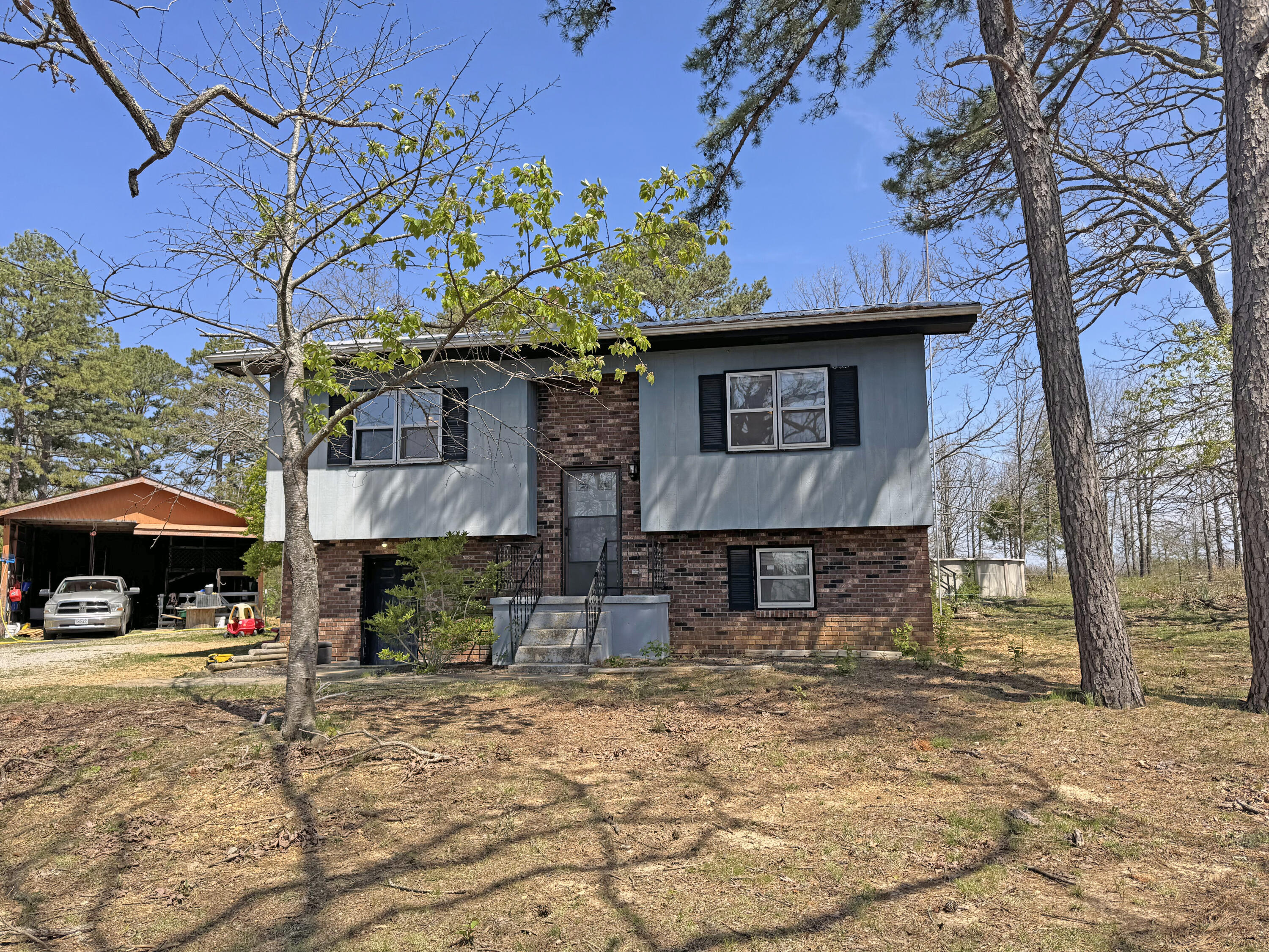 17151 Highway N Property Photo