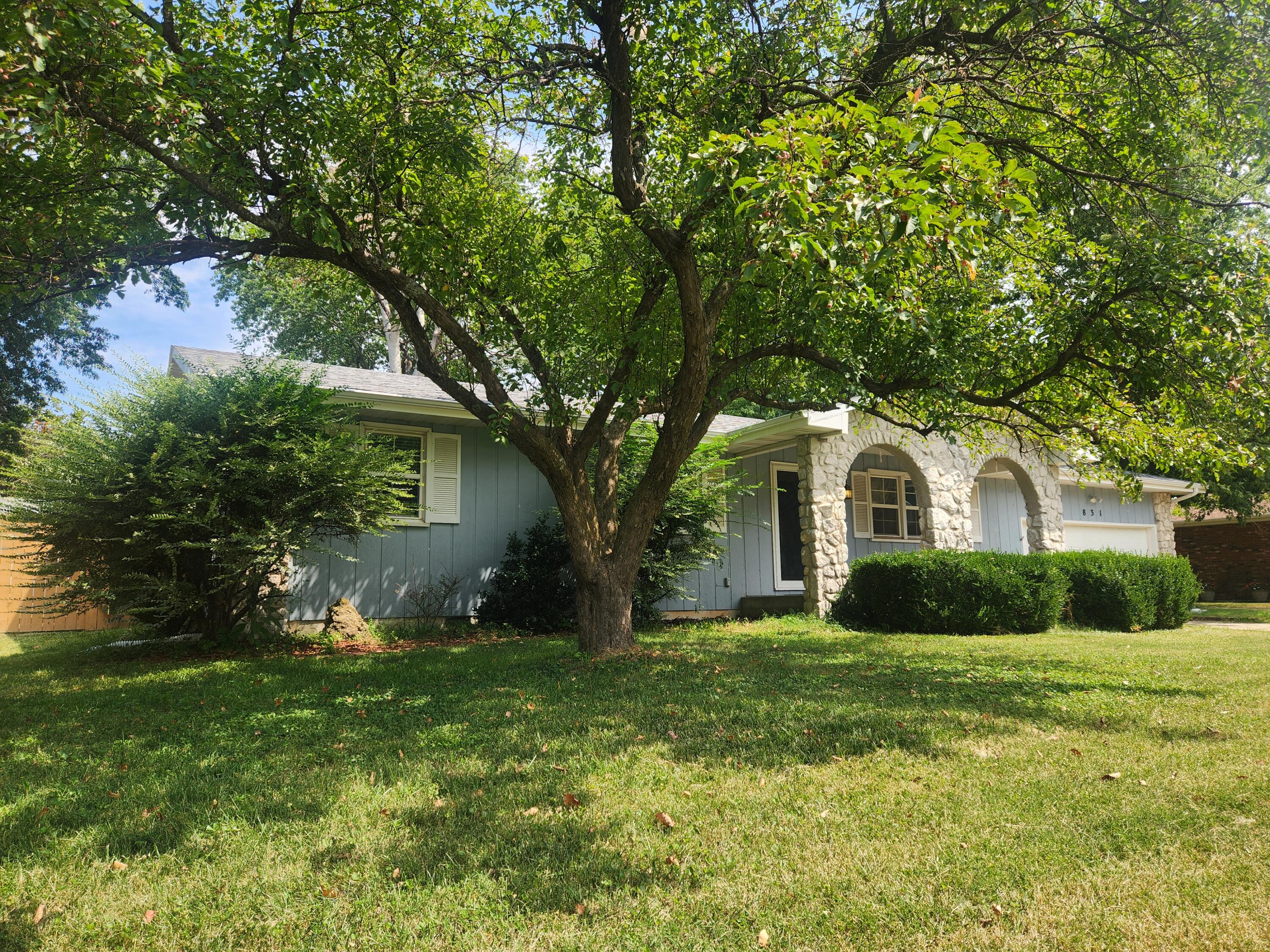 831 East Burford Street Property Photo 2