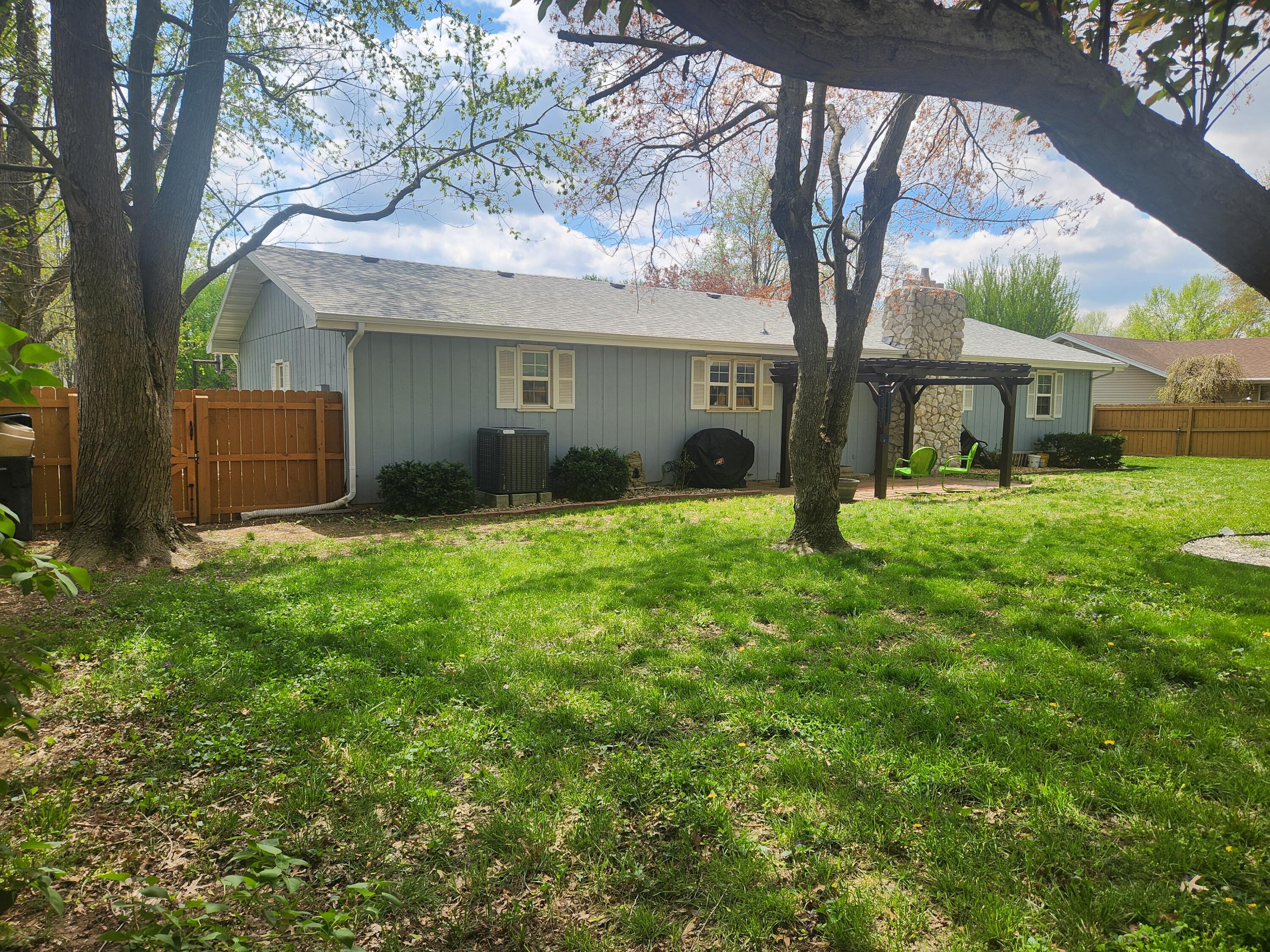 831 East Burford Street Property Photo 3