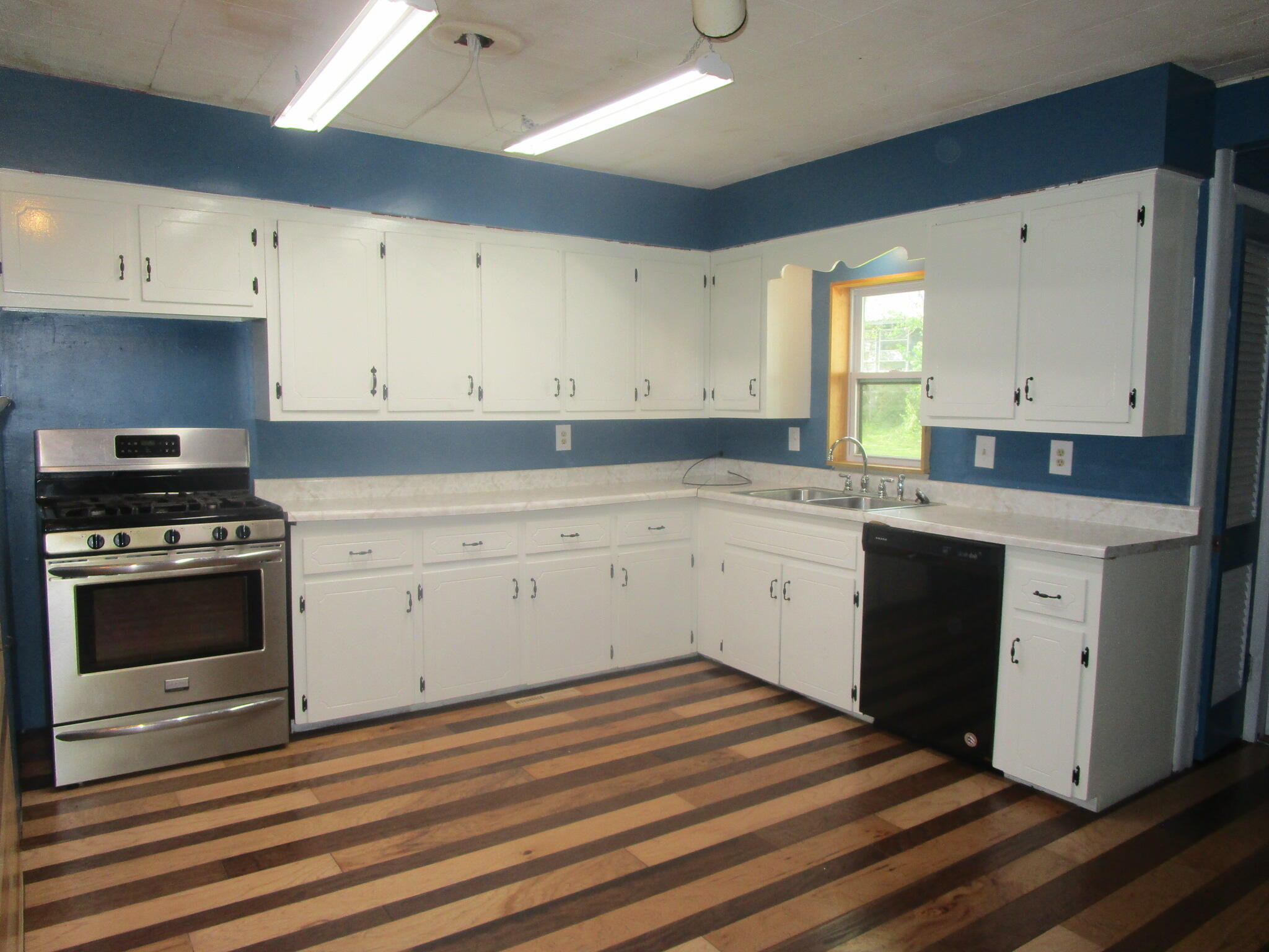 510 West 3rd Street Property Photo 9