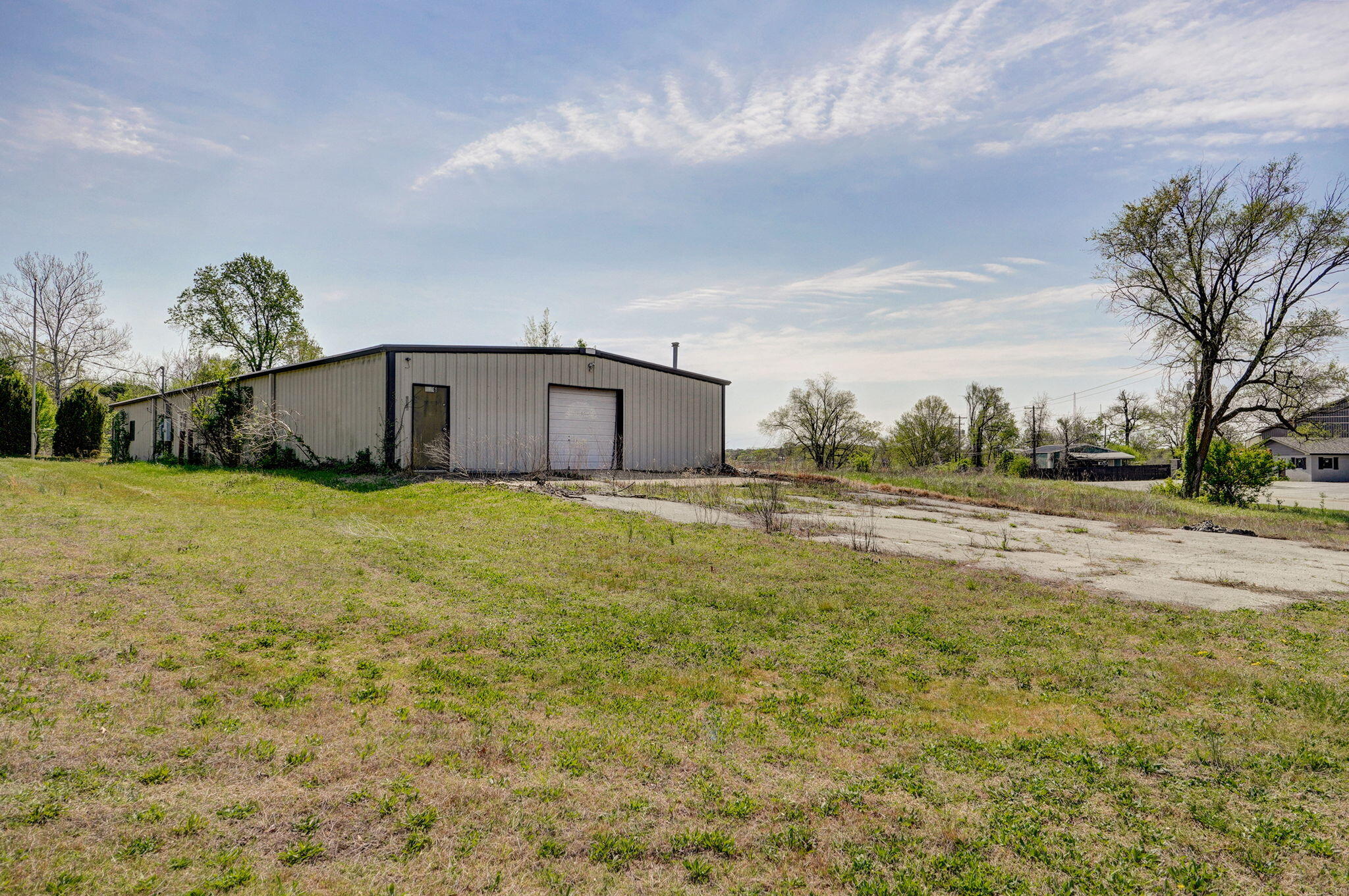 3956 North Farm Road 143 Property Photo 1