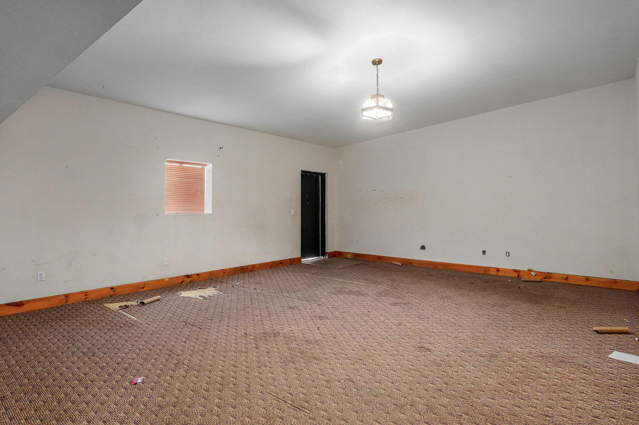 3956 North Farm Road 143 Property Photo 2