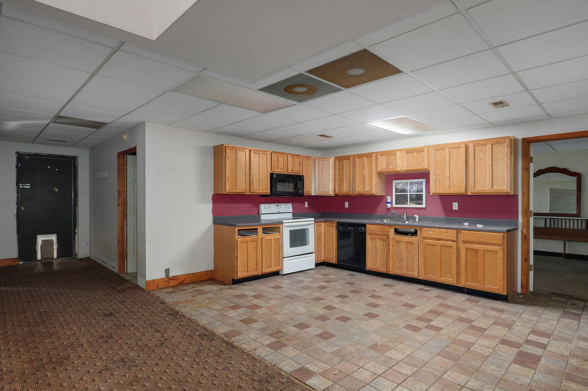 3956 North Farm Road 143 Property Photo 3