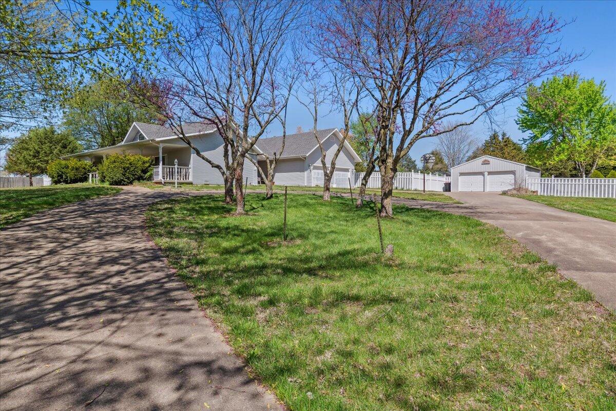 971 West Meadowview Drive Property Photo 2