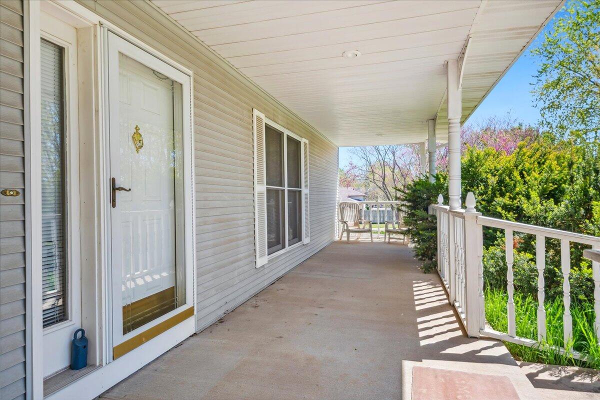 971 West Meadowview Drive Property Photo 8
