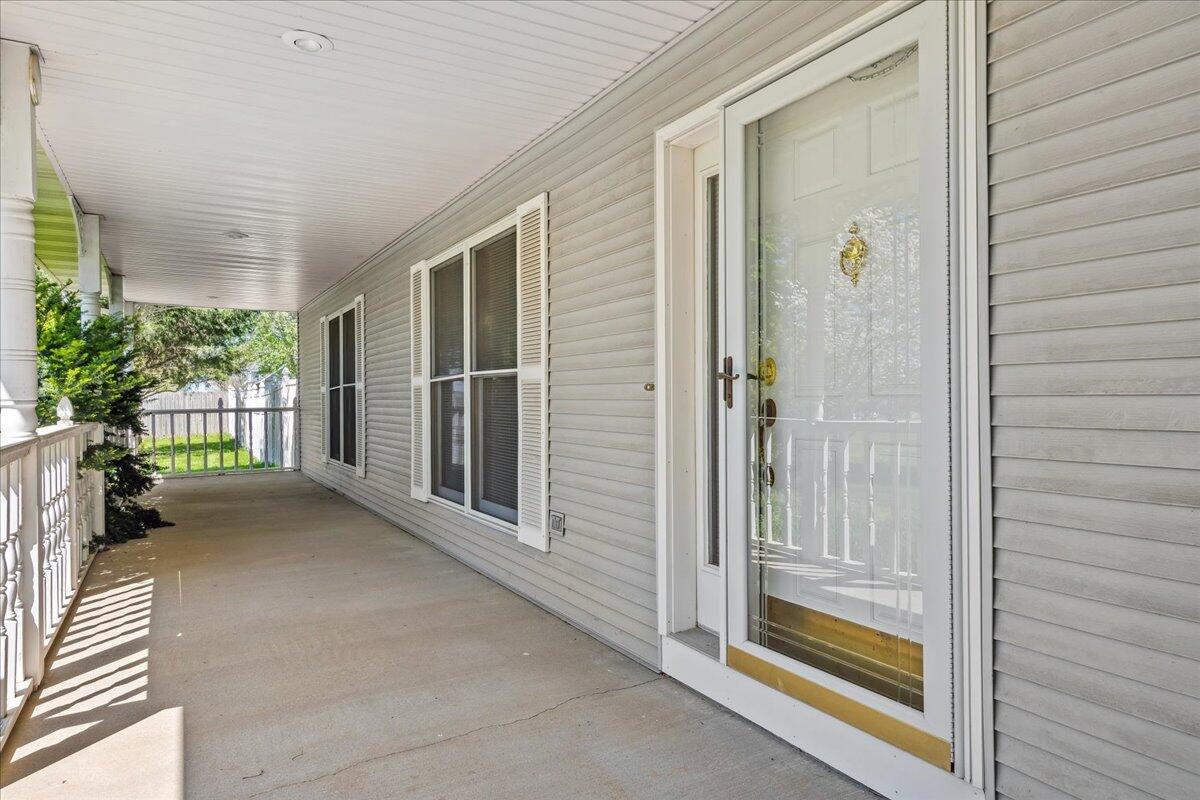971 West Meadowview Drive Property Photo 9