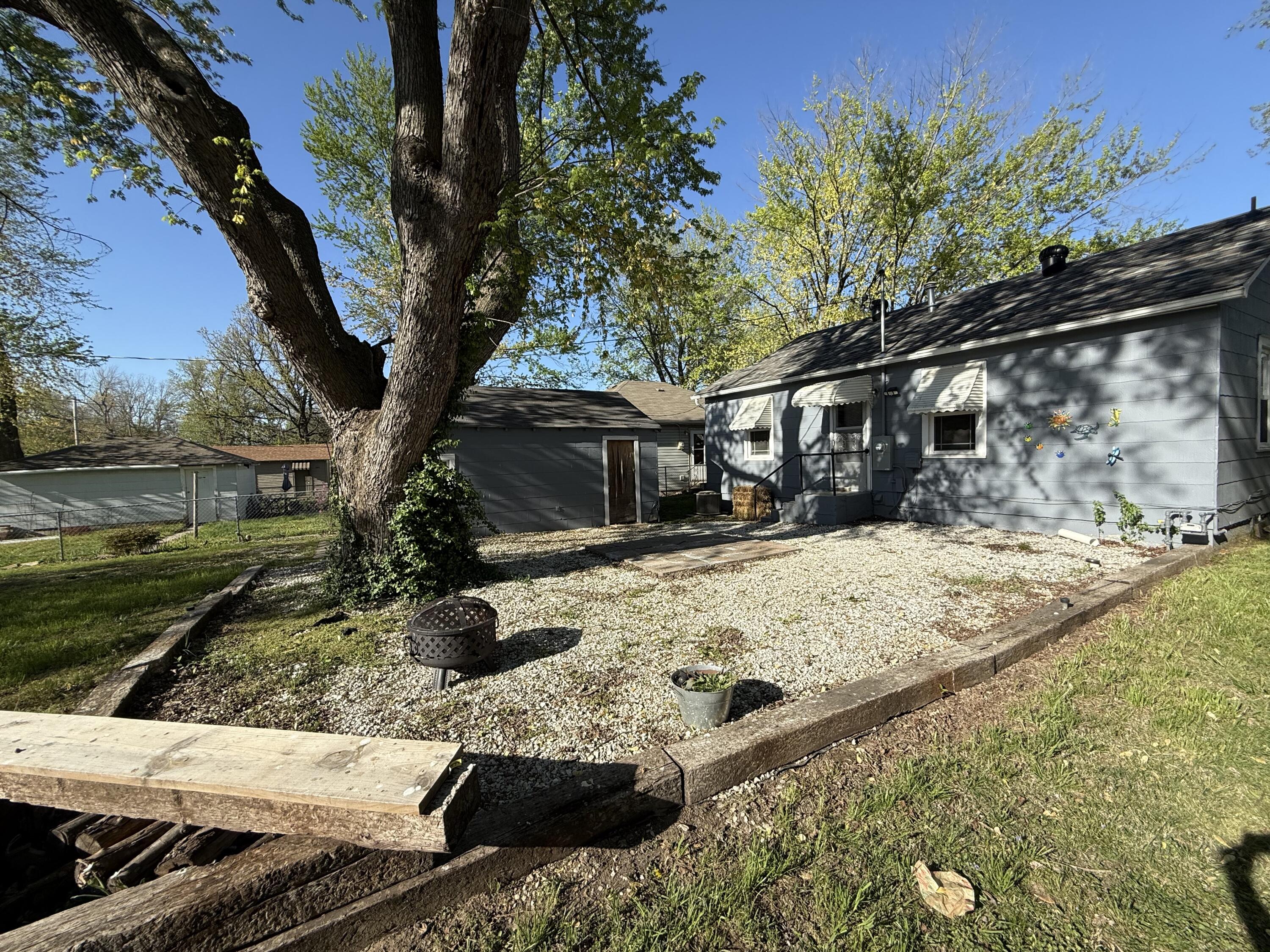 1009 South Rinker Avenue Property Photo 3