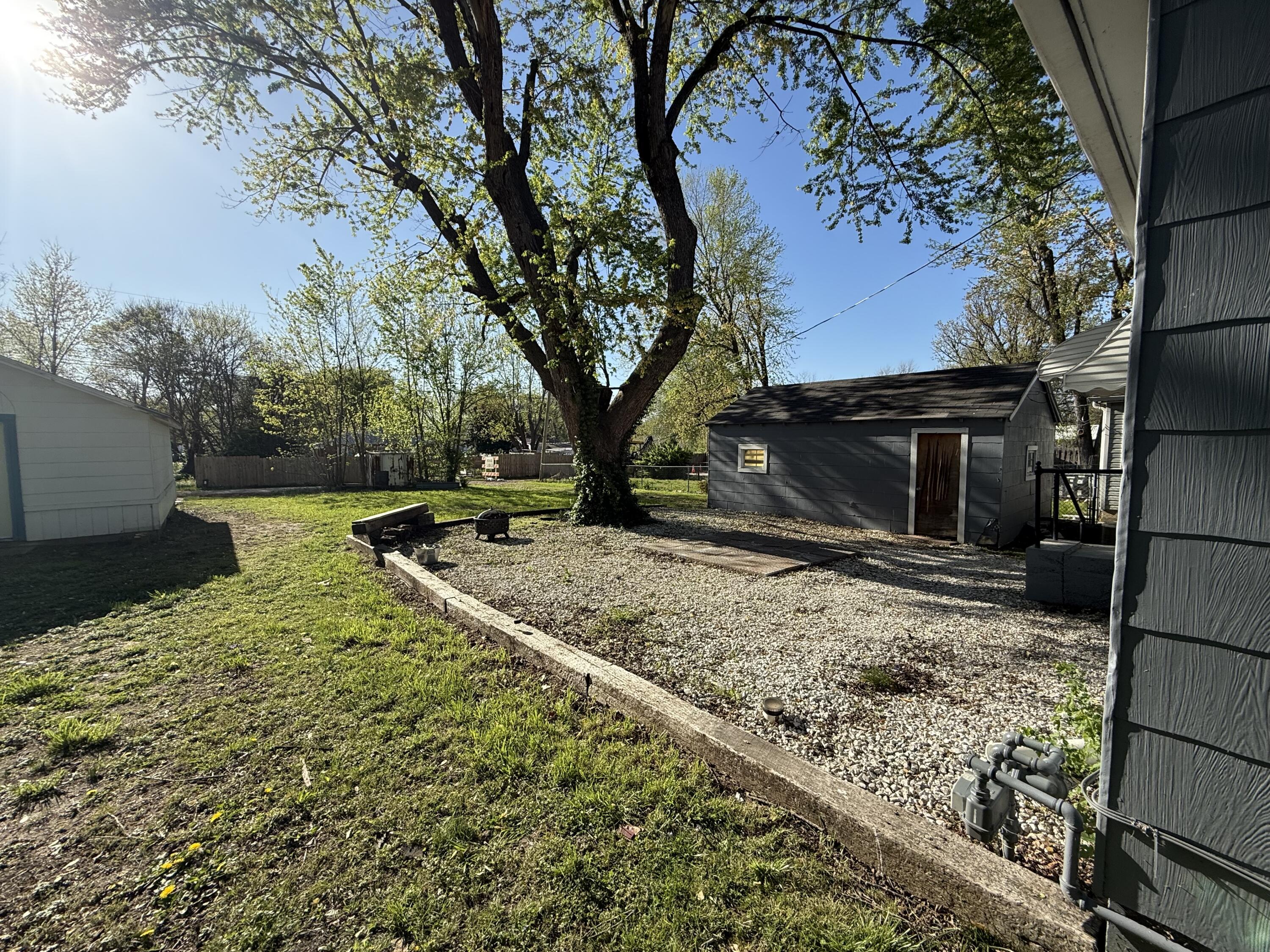 1009 South Rinker Avenue Property Photo 4