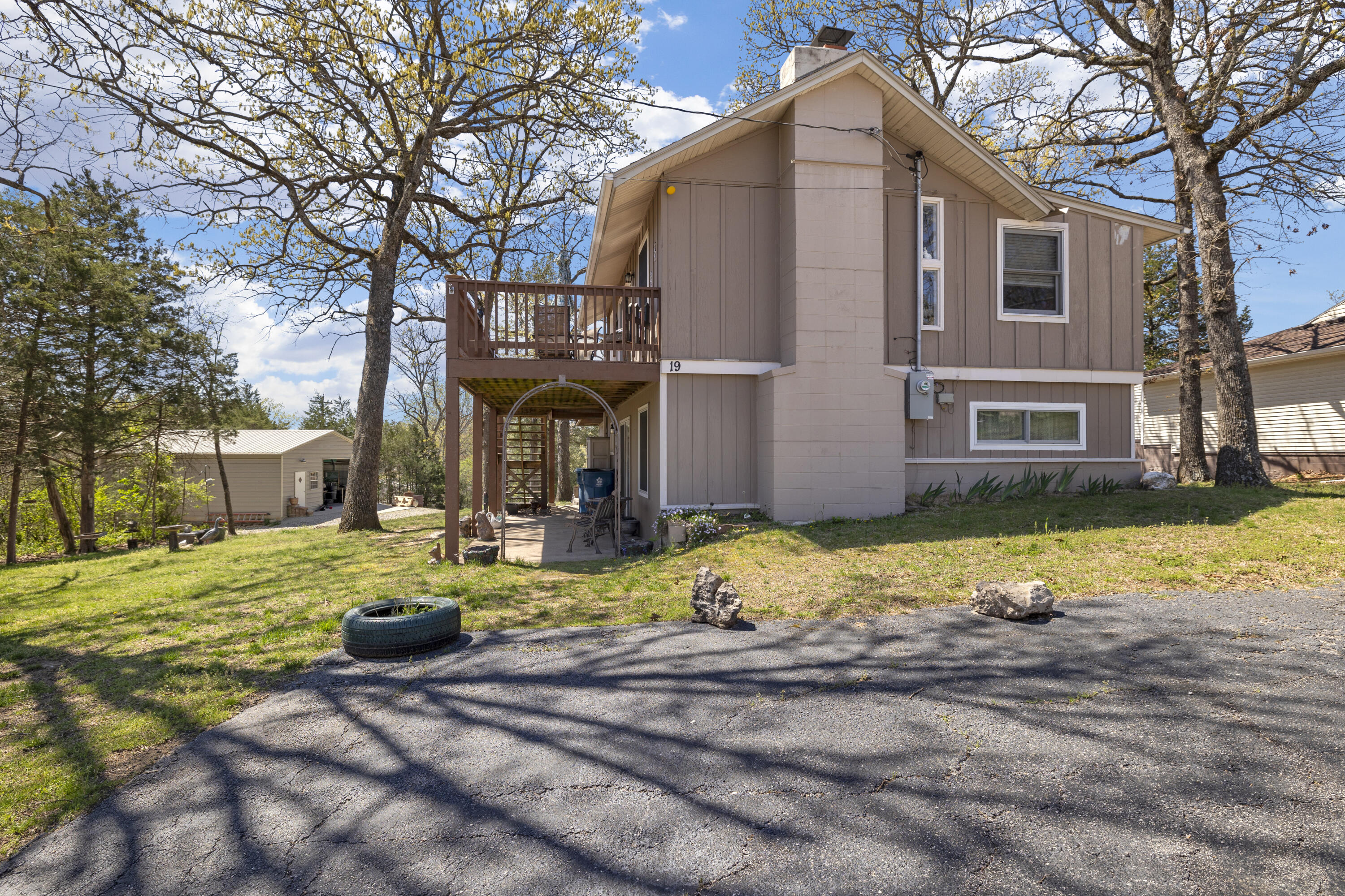 19 Golden Drive Property Photo 4