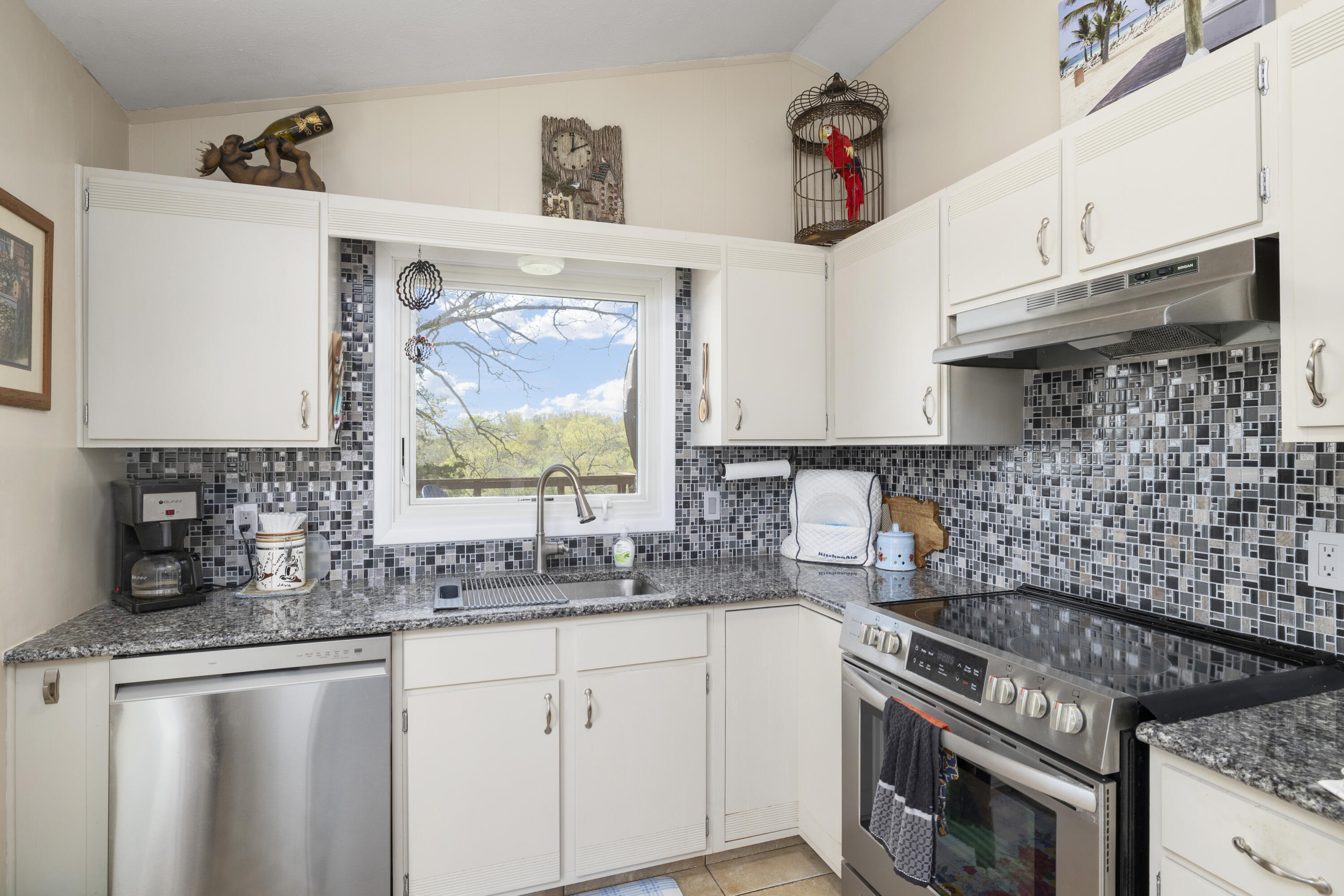 19 Golden Drive Property Photo 10