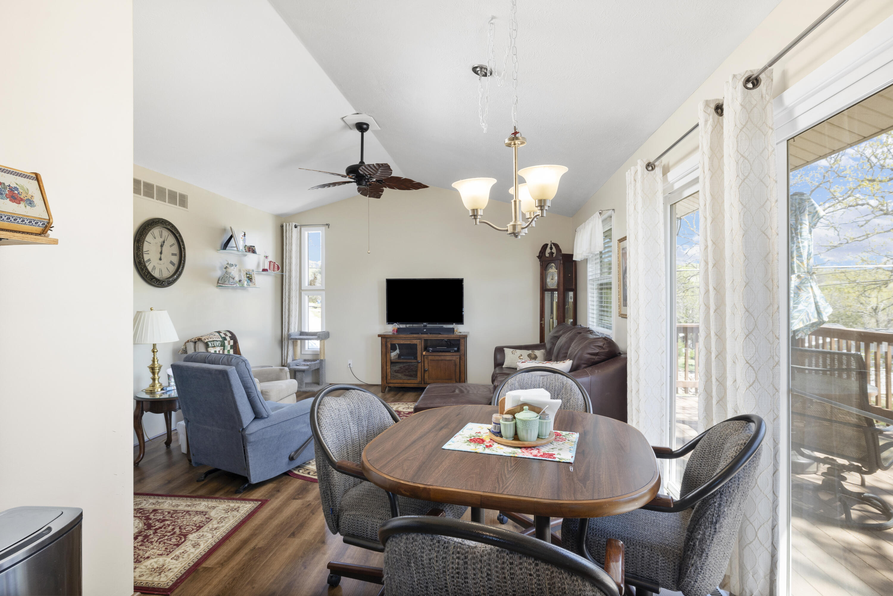19 Golden Drive Property Photo 13
