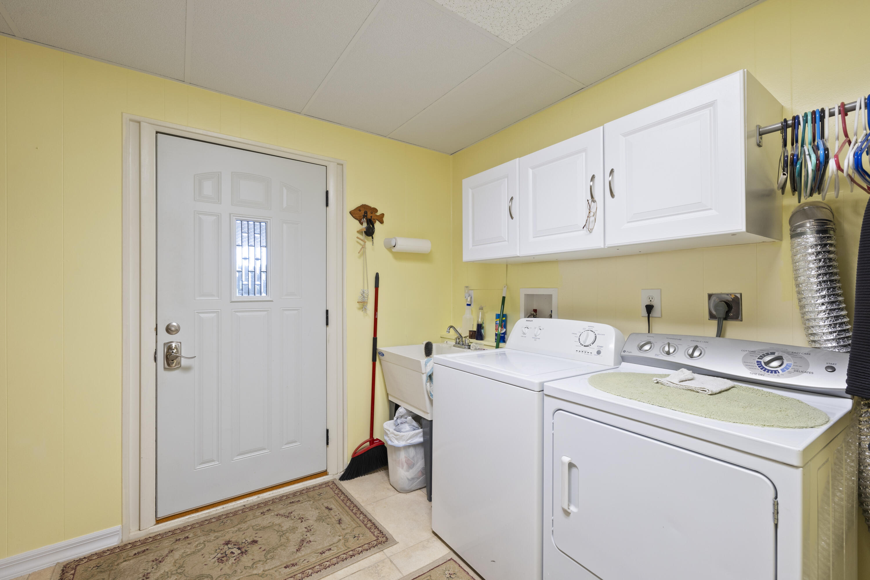 19 Golden Drive Property Photo 27