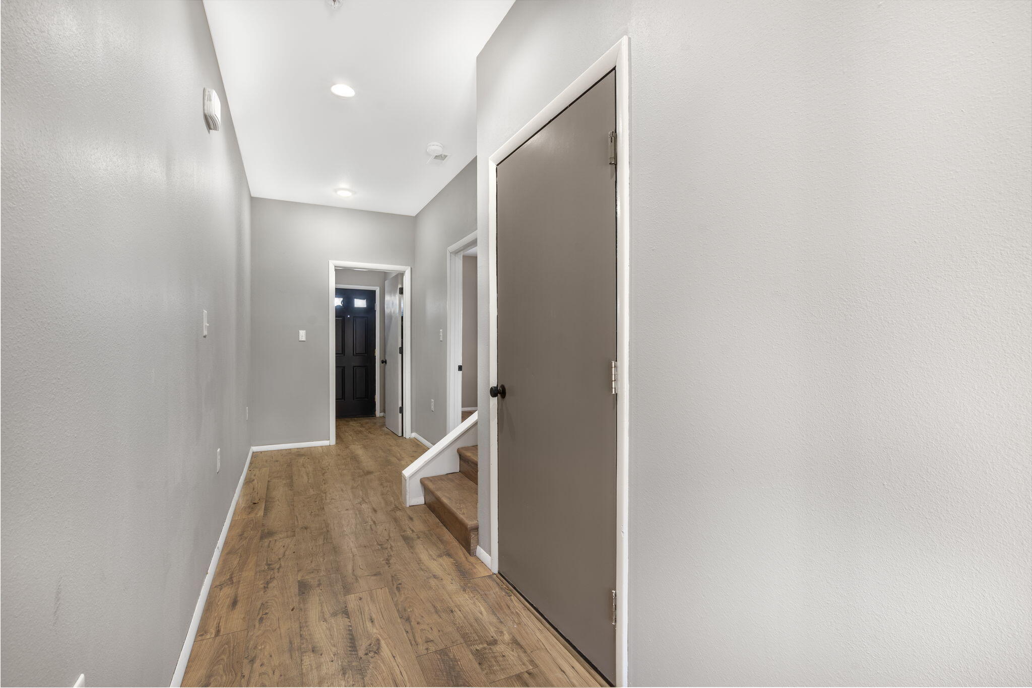 710 West Walnut Street Property Photo 4