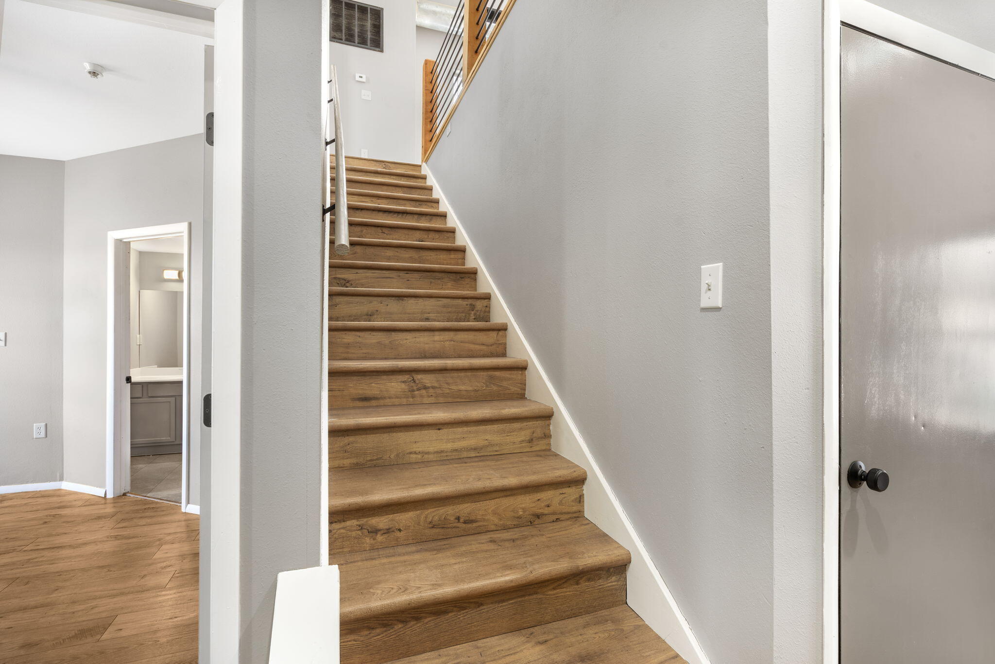 710 West Walnut Street Property Photo 6