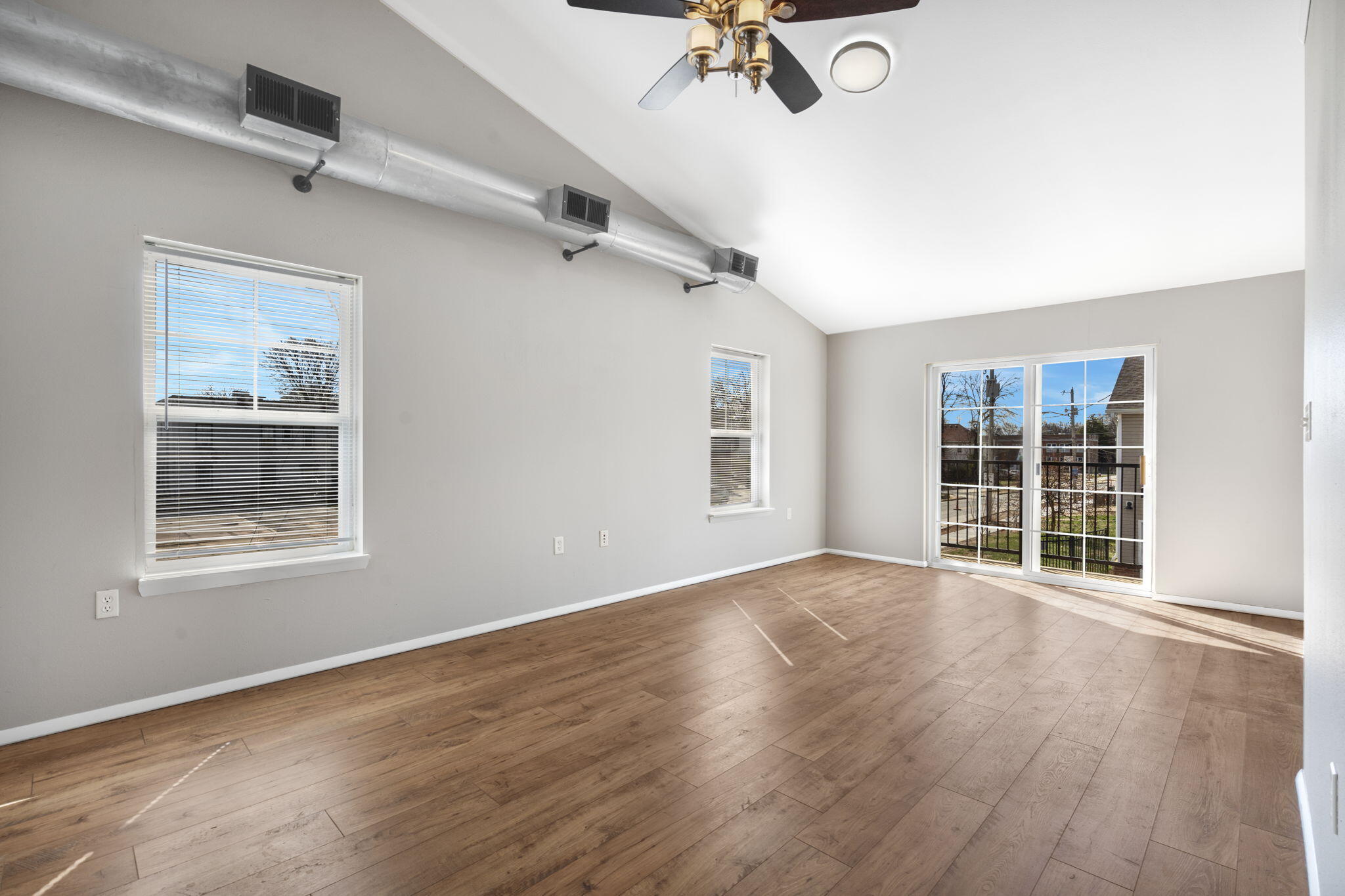 710 West Walnut Street Property Photo 8