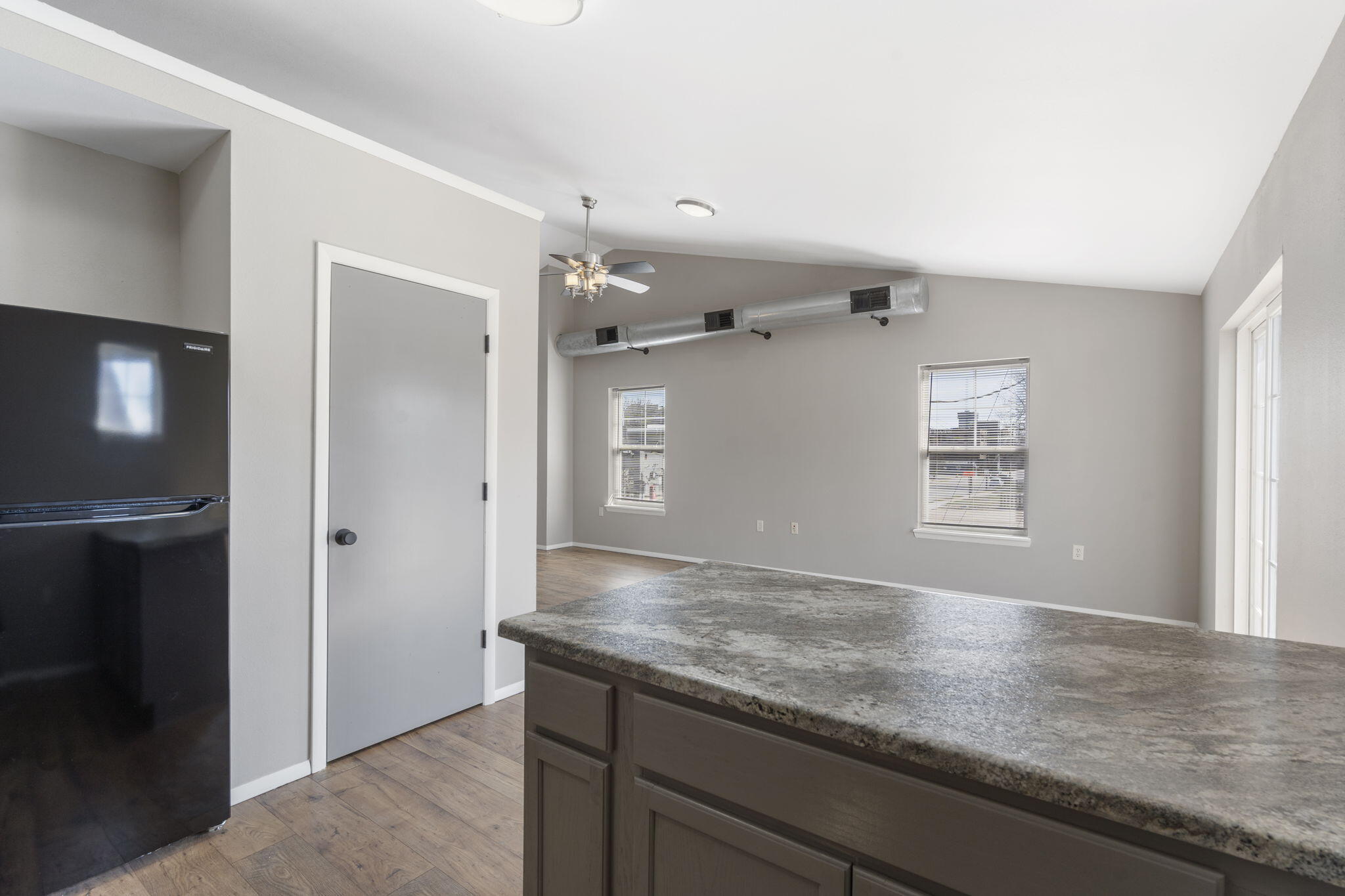 710 West Walnut Street Property Photo 13