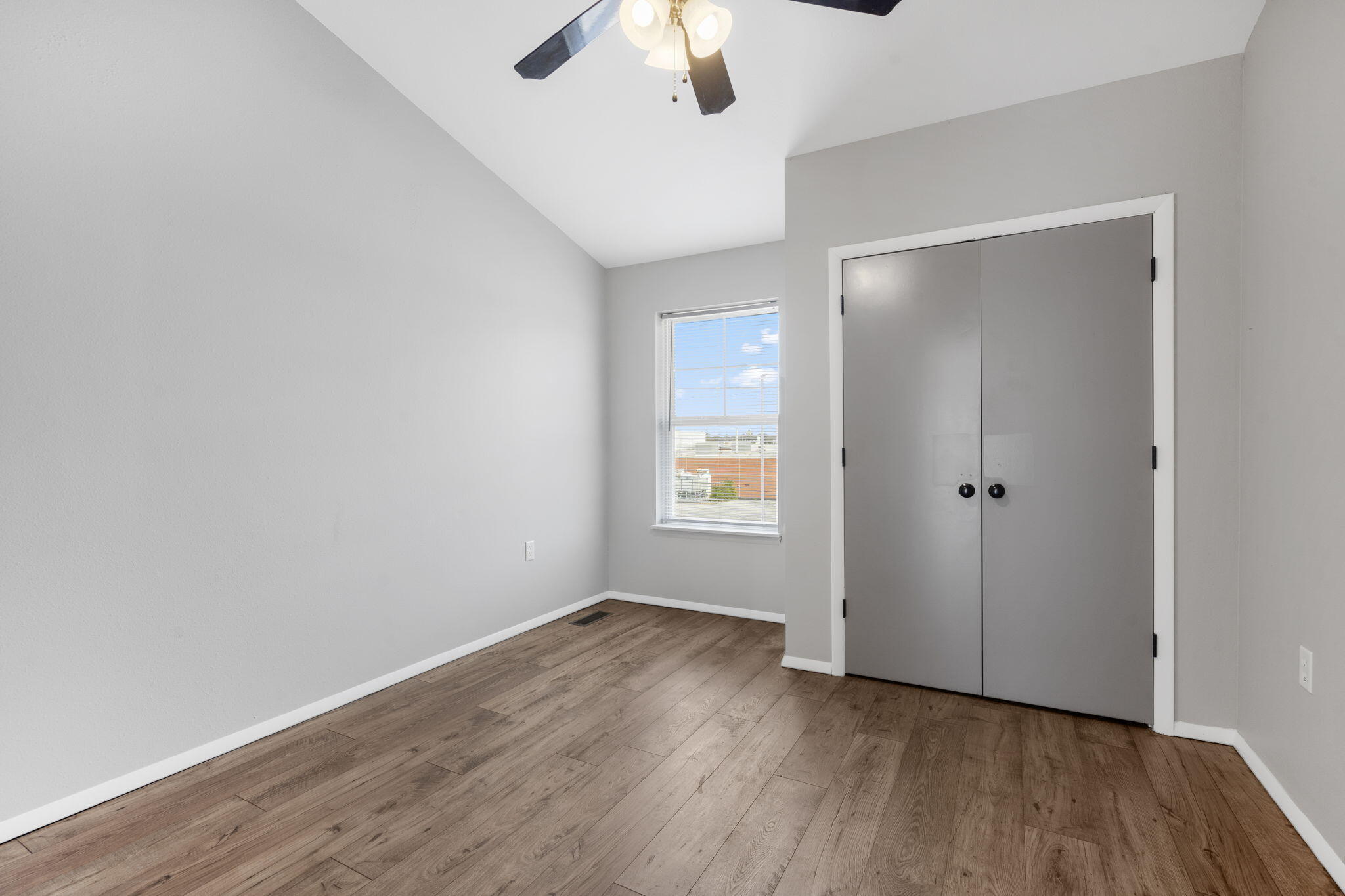 710 West Walnut Street Property Photo 15