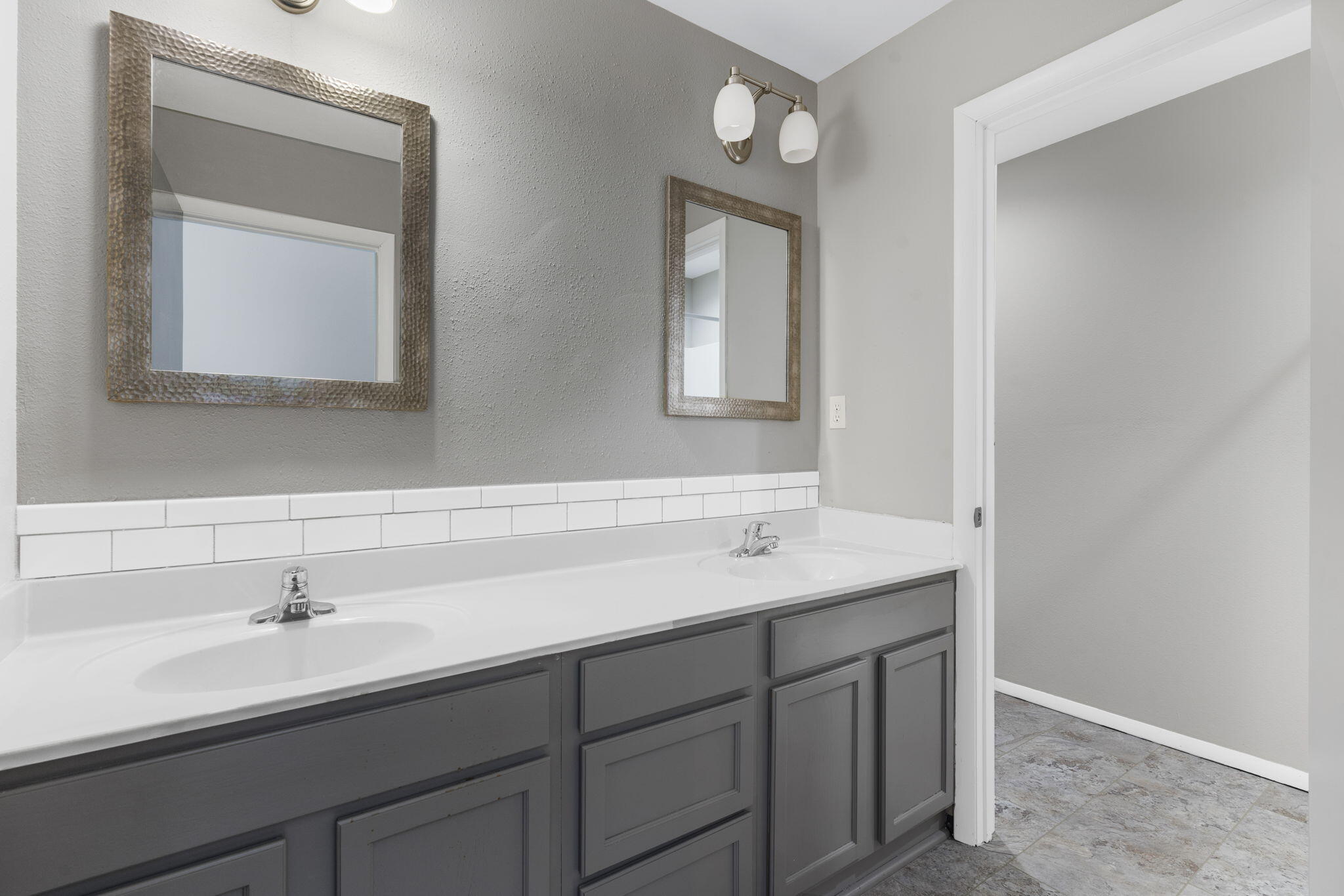 710 West Walnut Street Property Photo 16