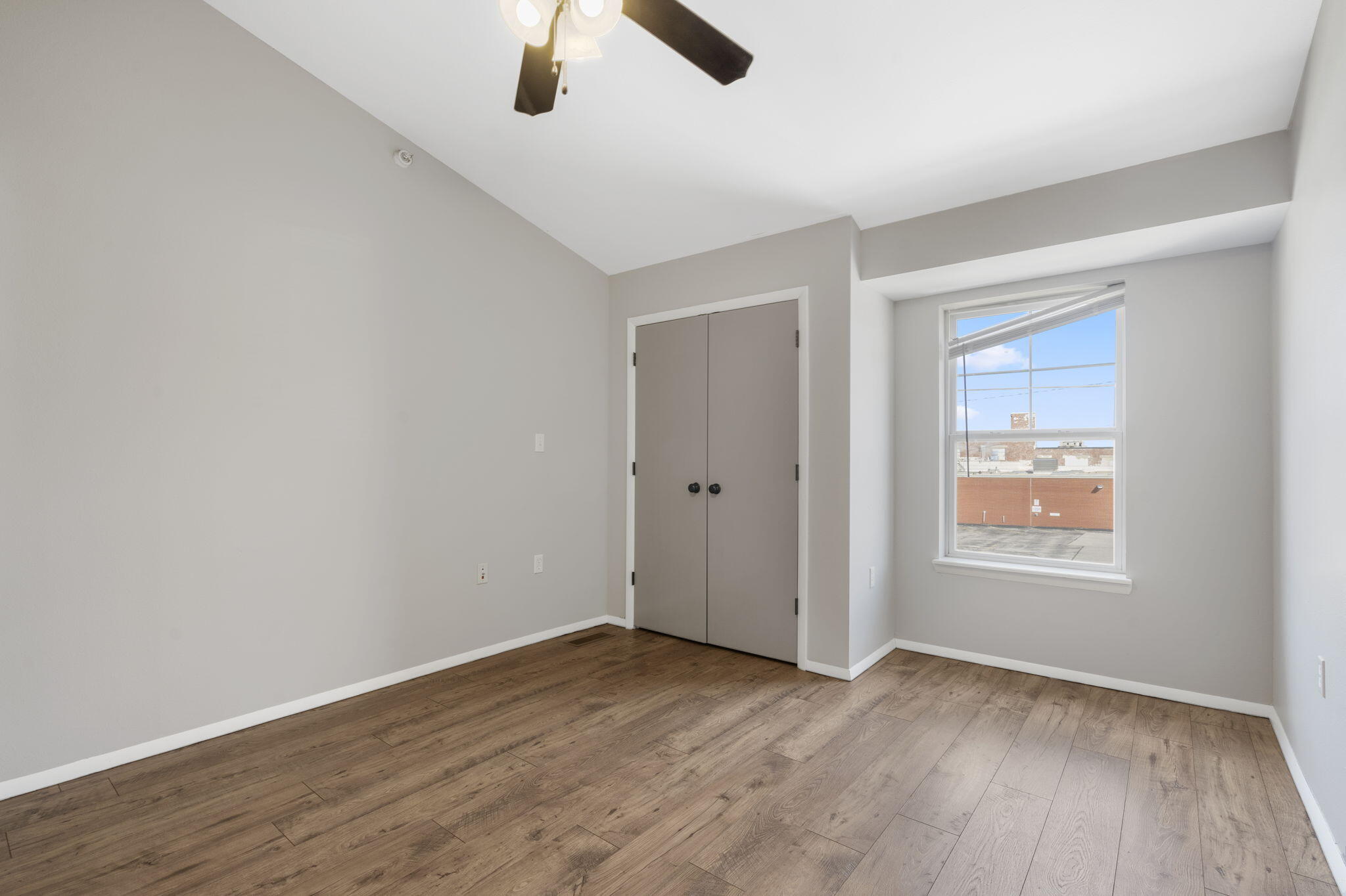 710 West Walnut Street Property Photo 18