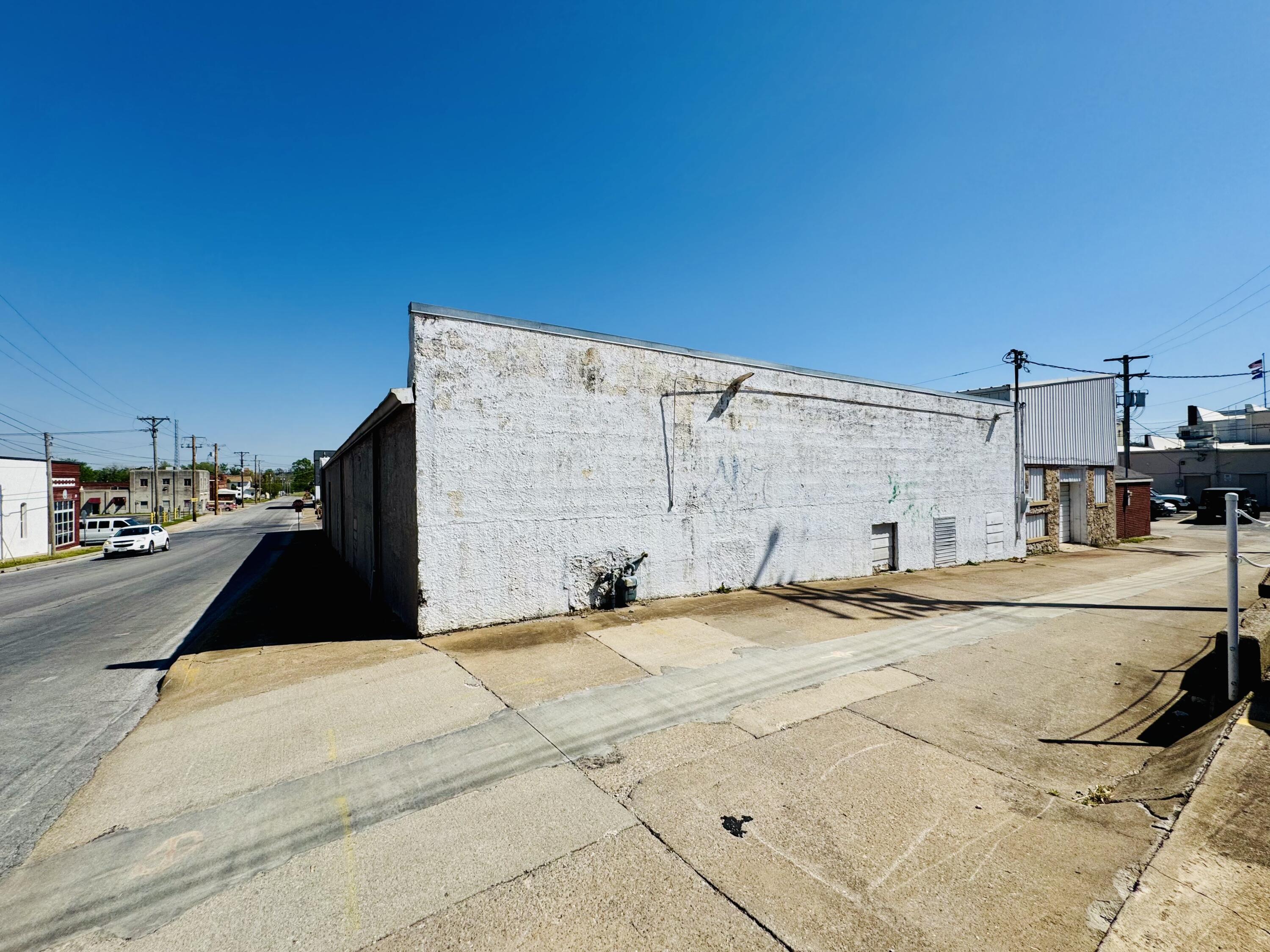 125 & 129 West Spring Street Property Photo 4