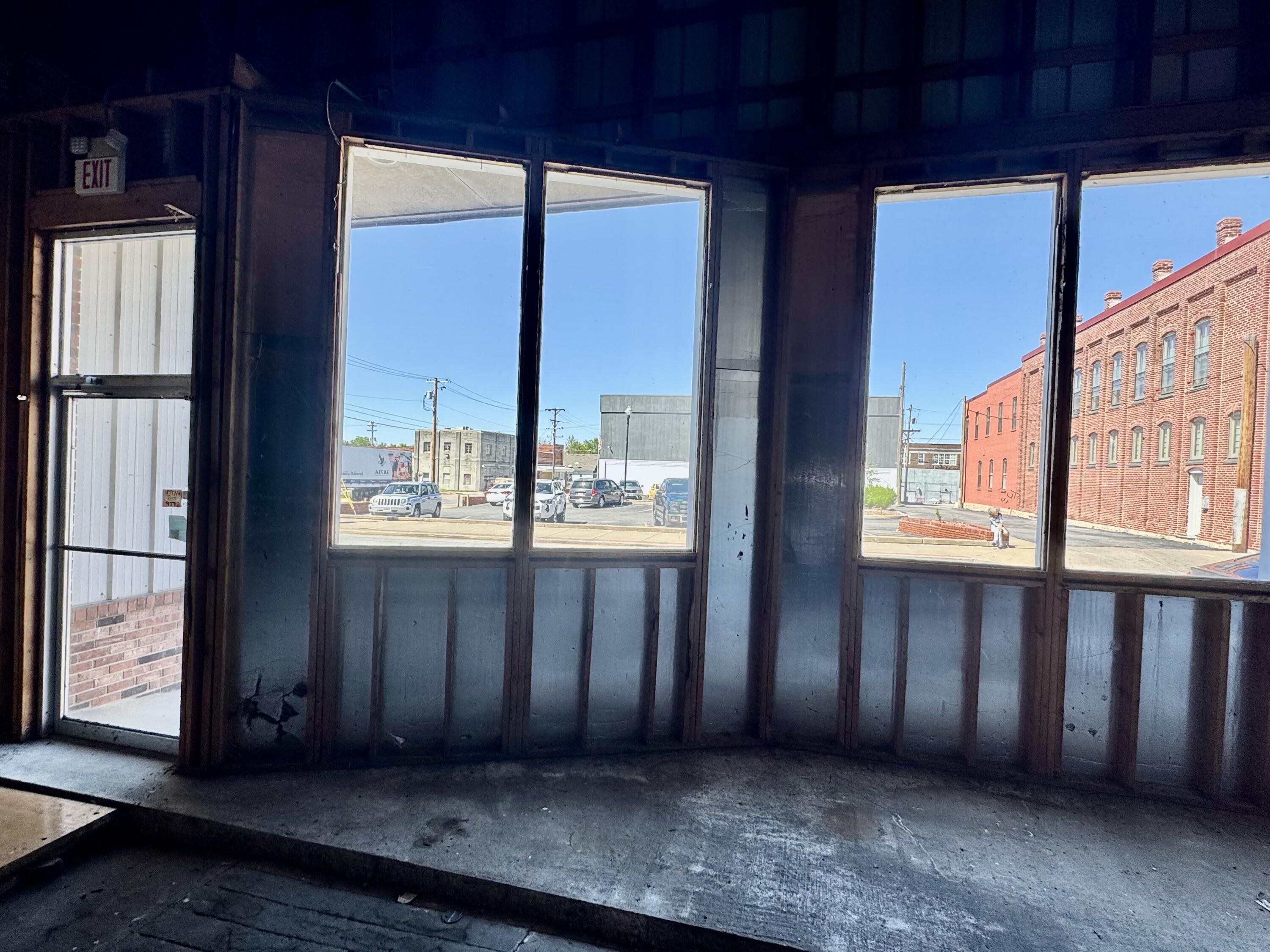 125 & 129 West Spring Street Property Photo 17