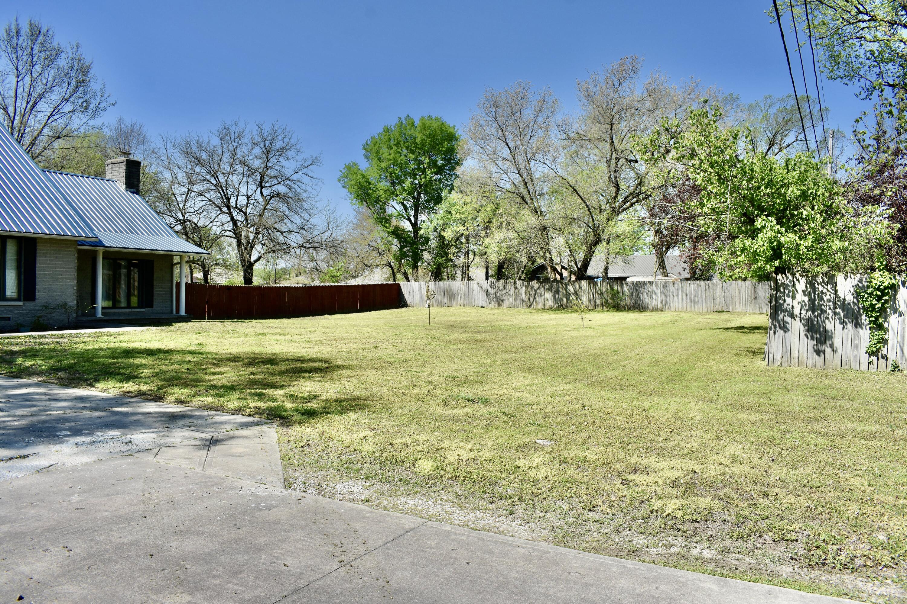 826 East Division Street Property Photo 3