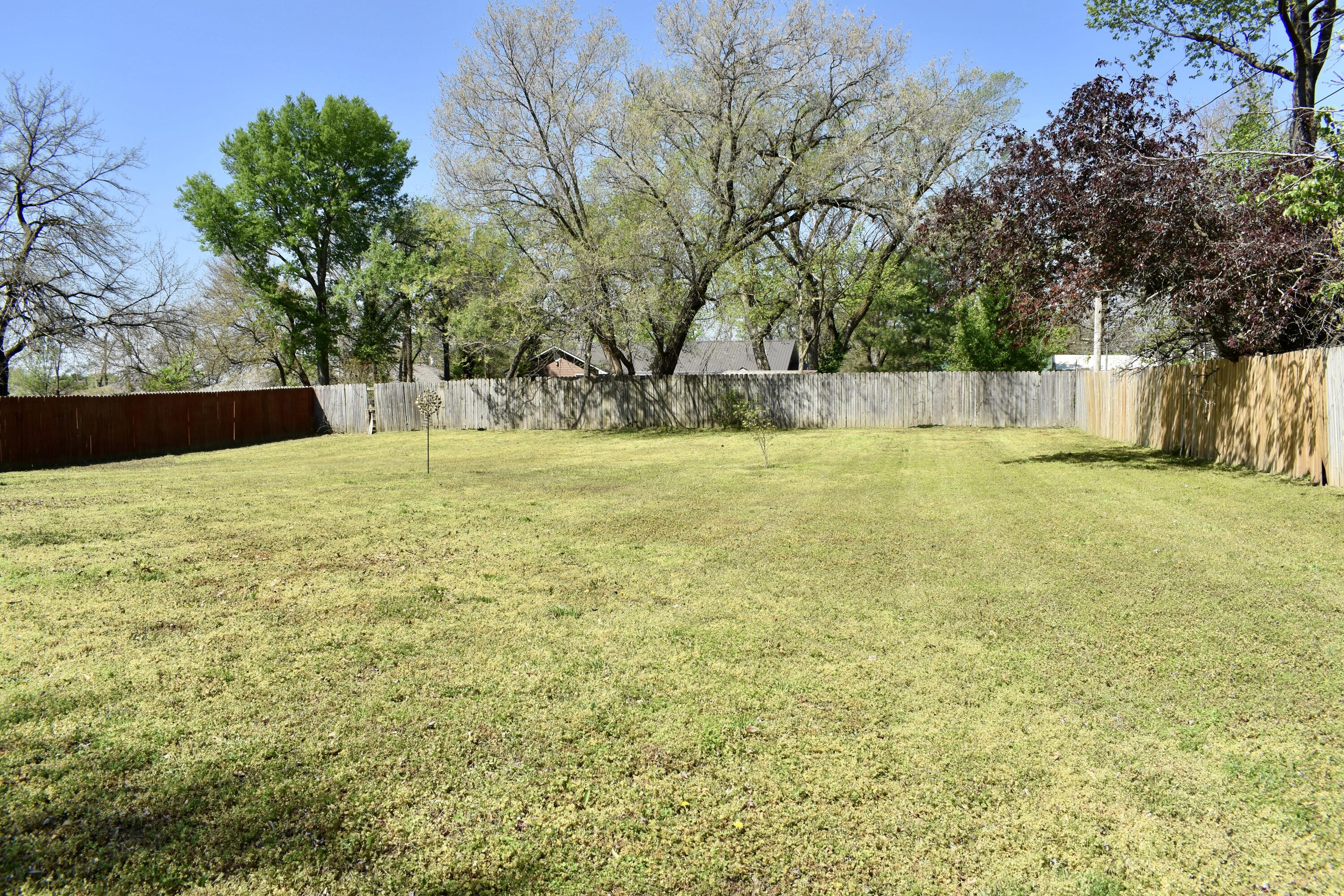 826 East Division Street Property Photo 4