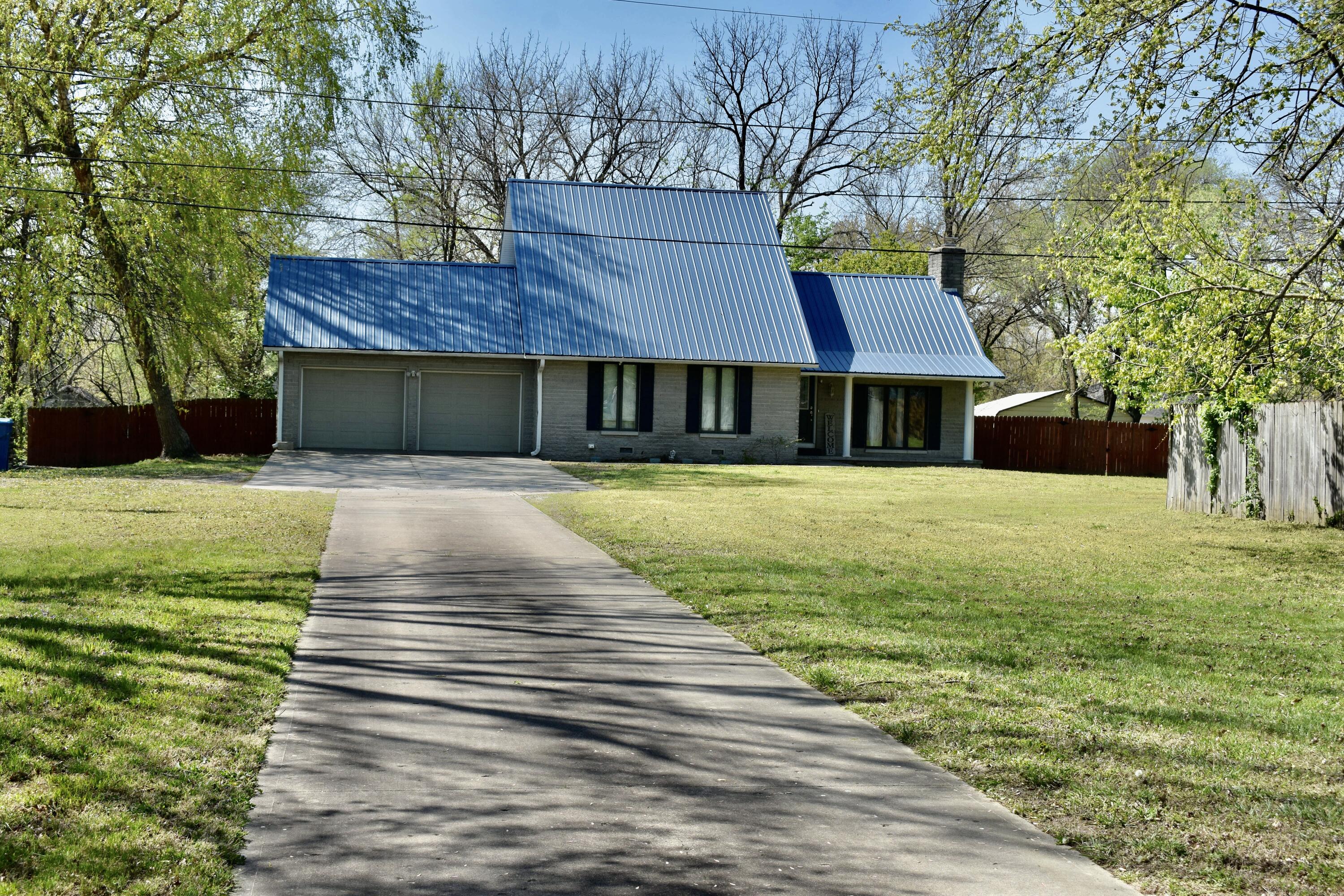 826 East Division Street Property Photo 5